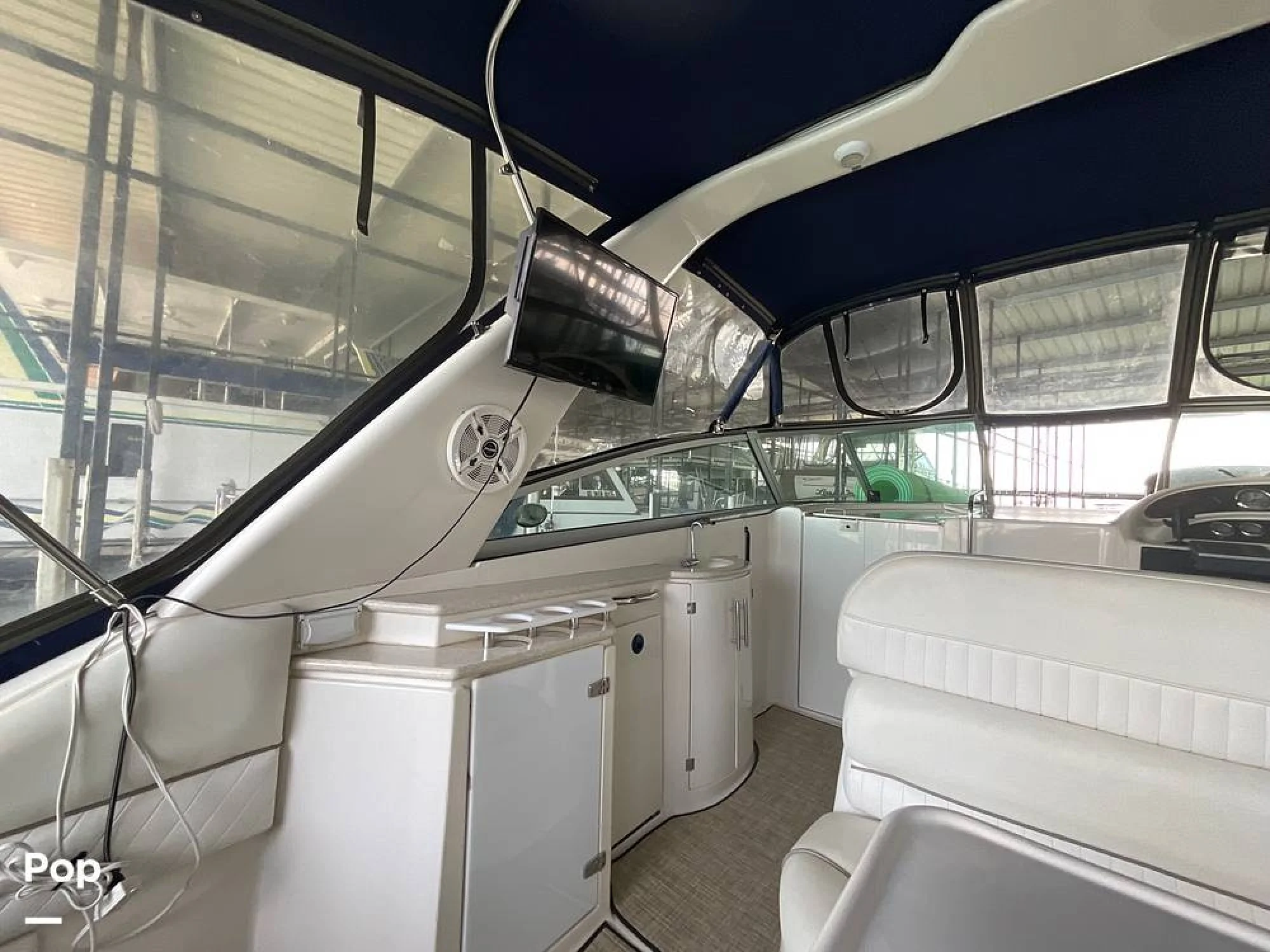 2001 Monterey 322 CRUISER - Image 4