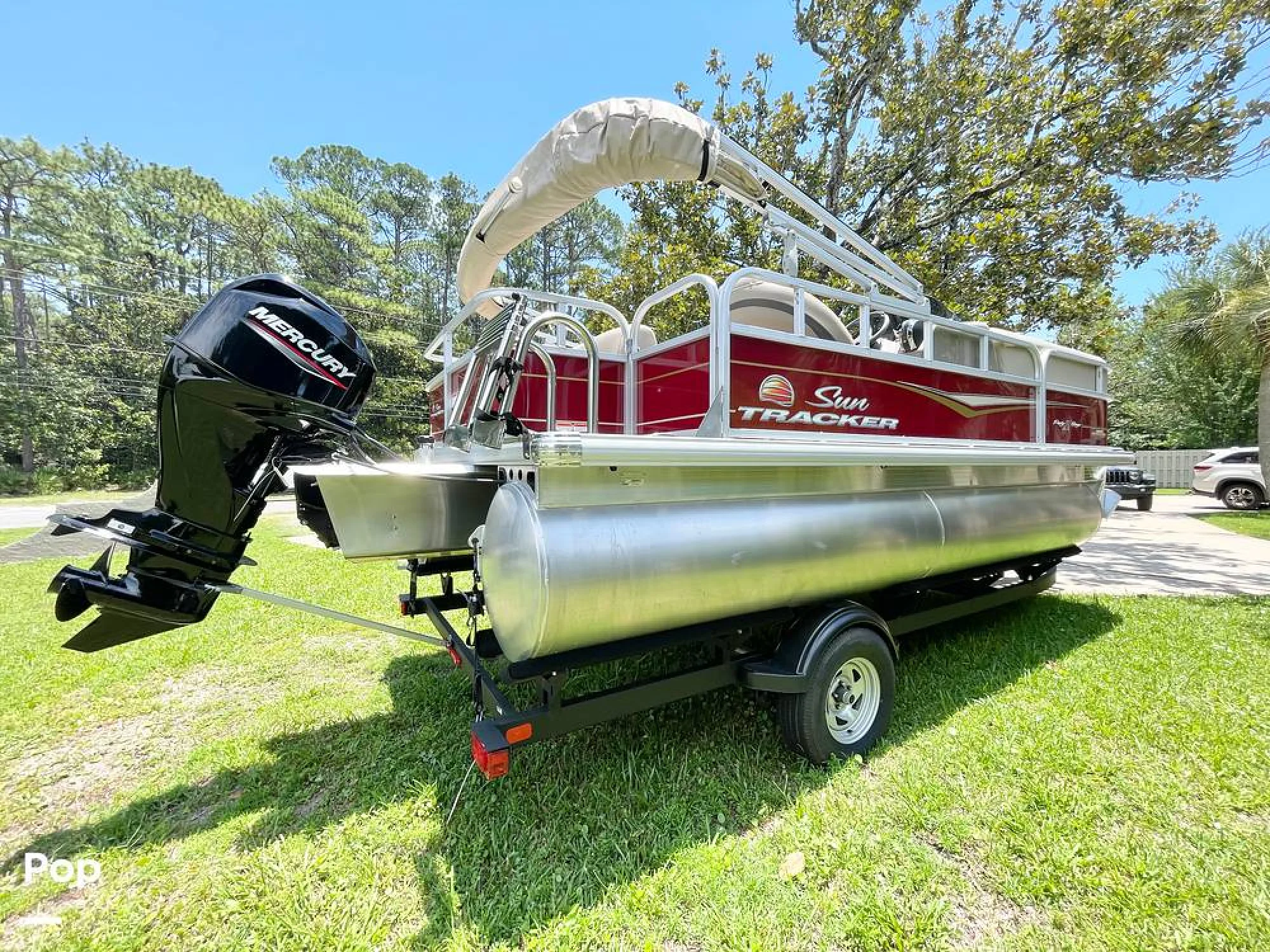 2023 Sun Tracker Party Barge 18 DLX - Image 2