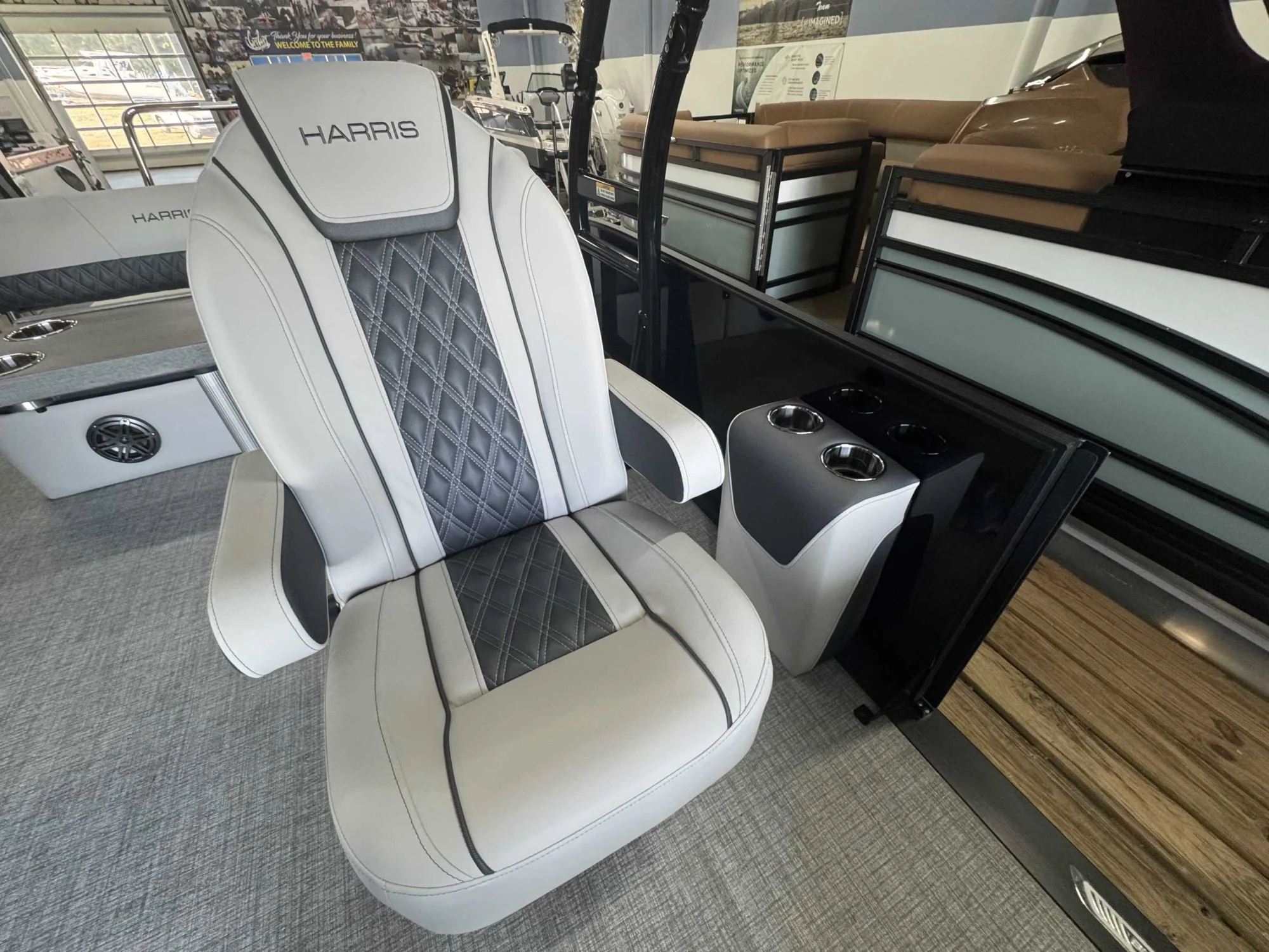 2025 Harris Sunliner 250 Sport - Image 4