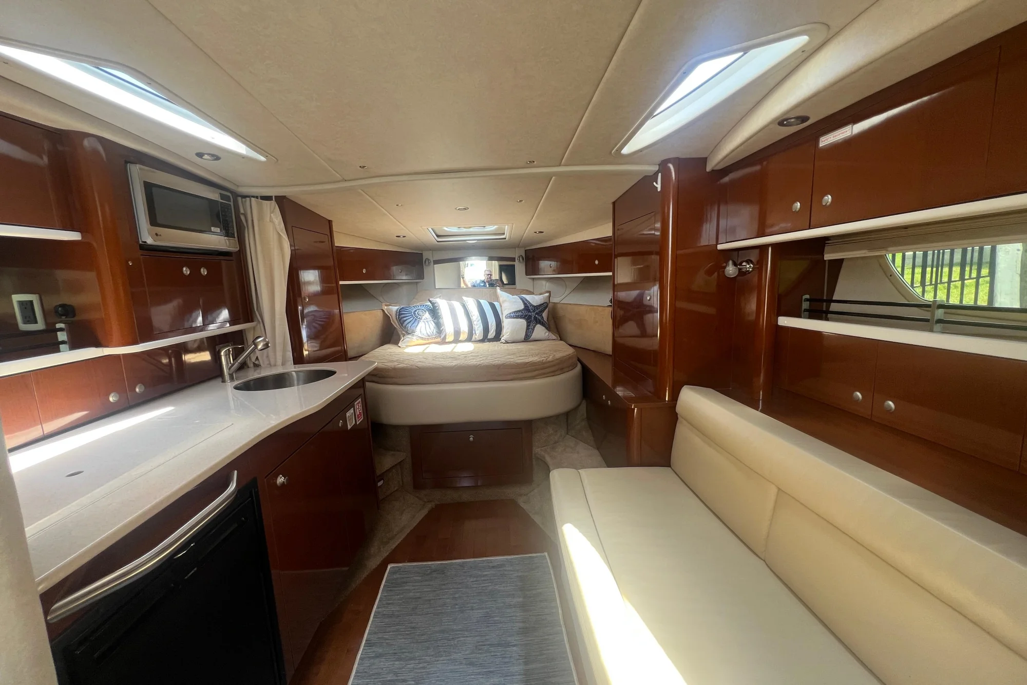 2010 Sea Ray Sundancer 350 - Image 4
