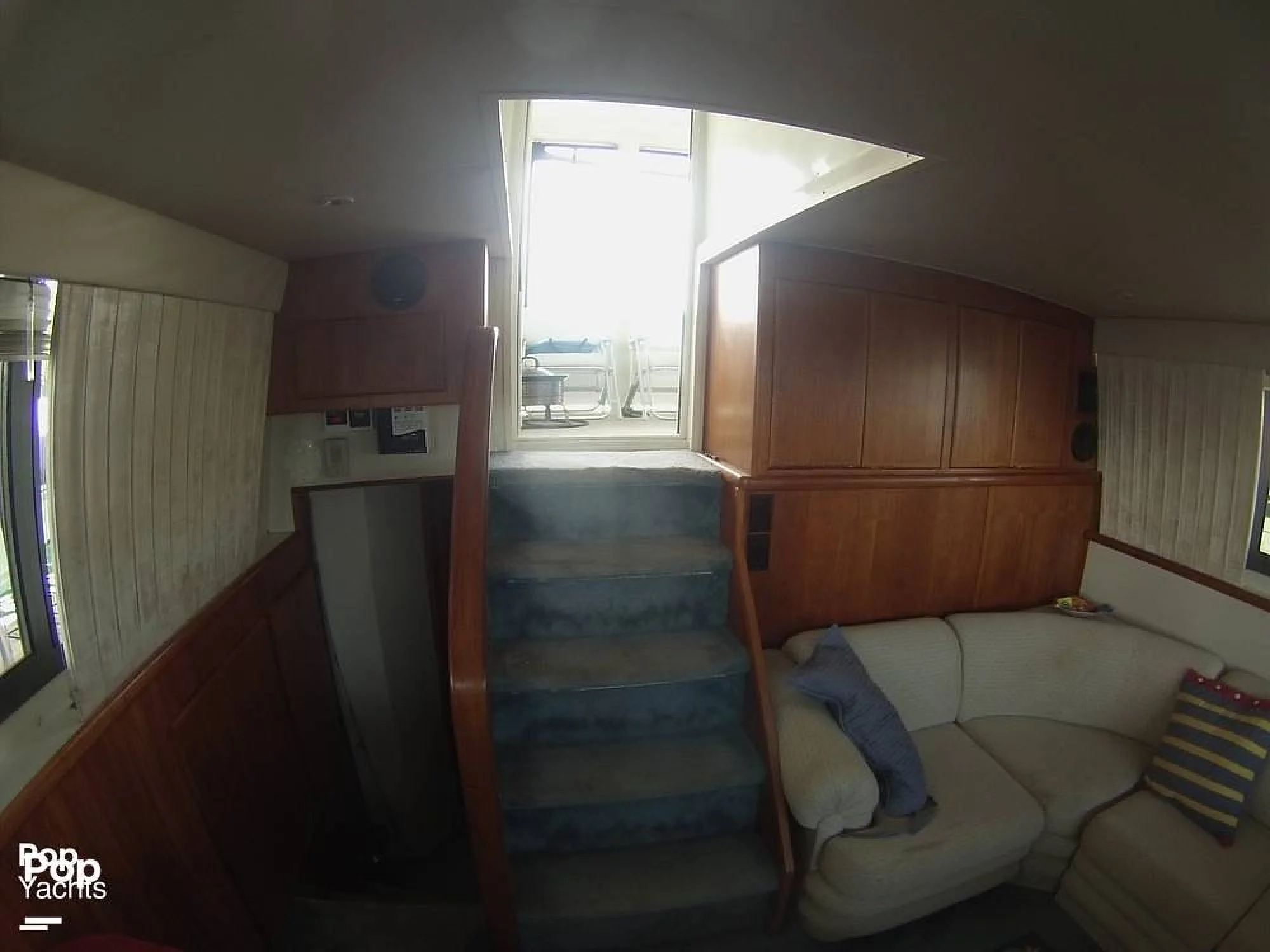 1995 Carver 370 Aft Cabin - Image 3
