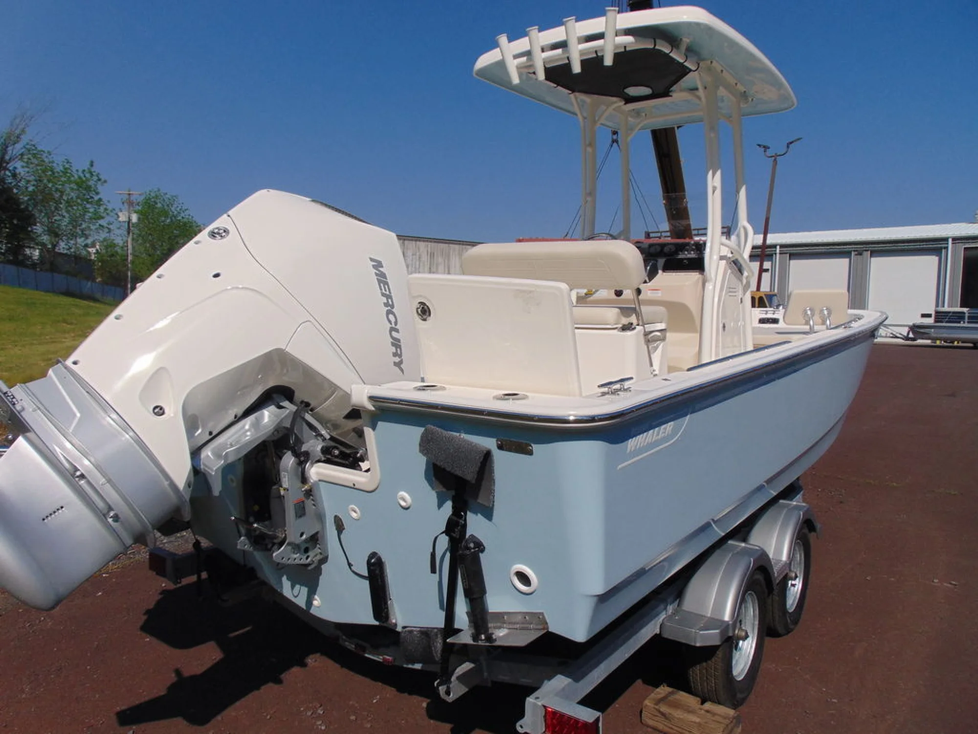 Boston Whaler 210 Montauk - Image 2