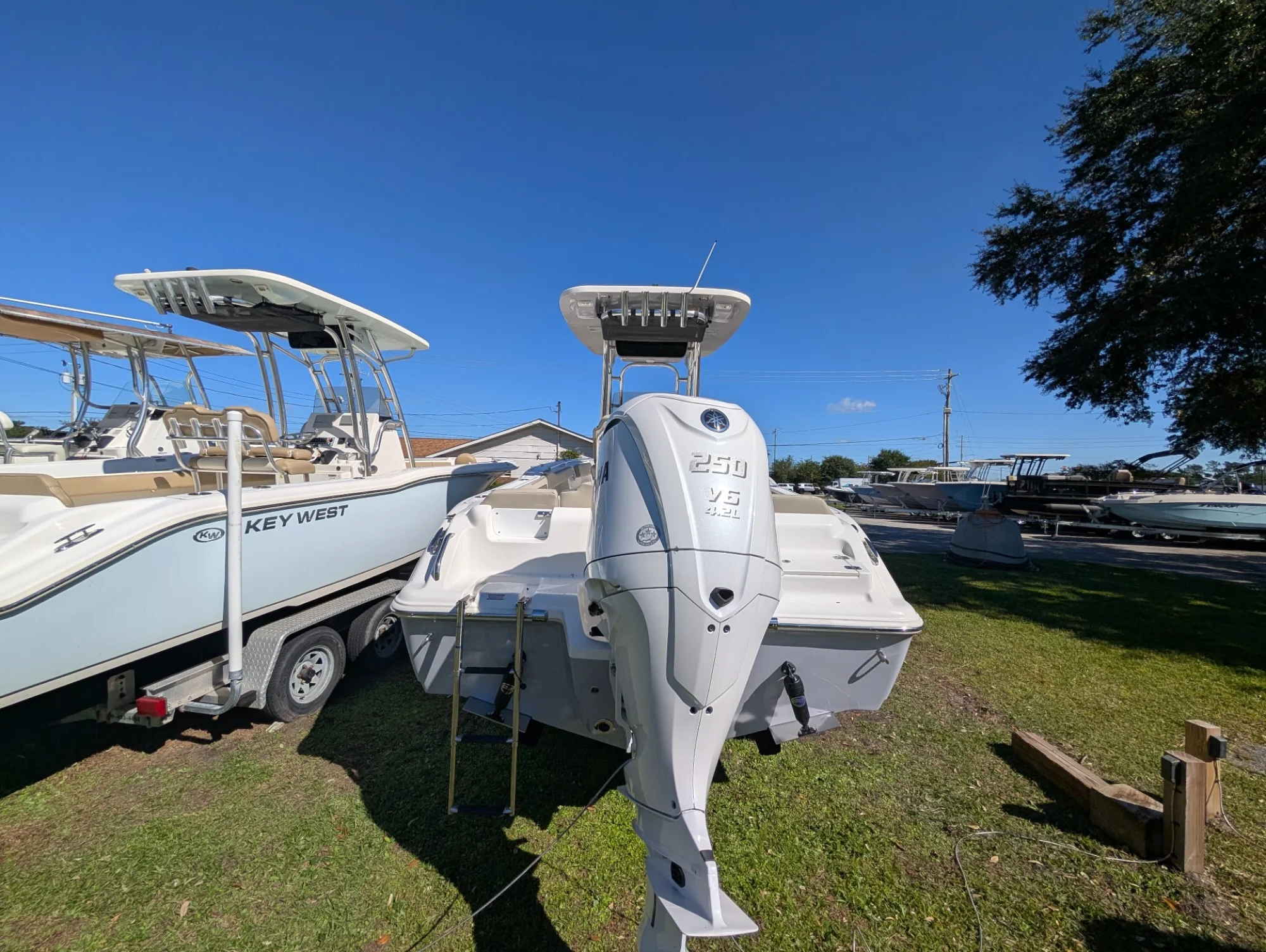 2026 Key West 239 FS Manta Gray - Image 4