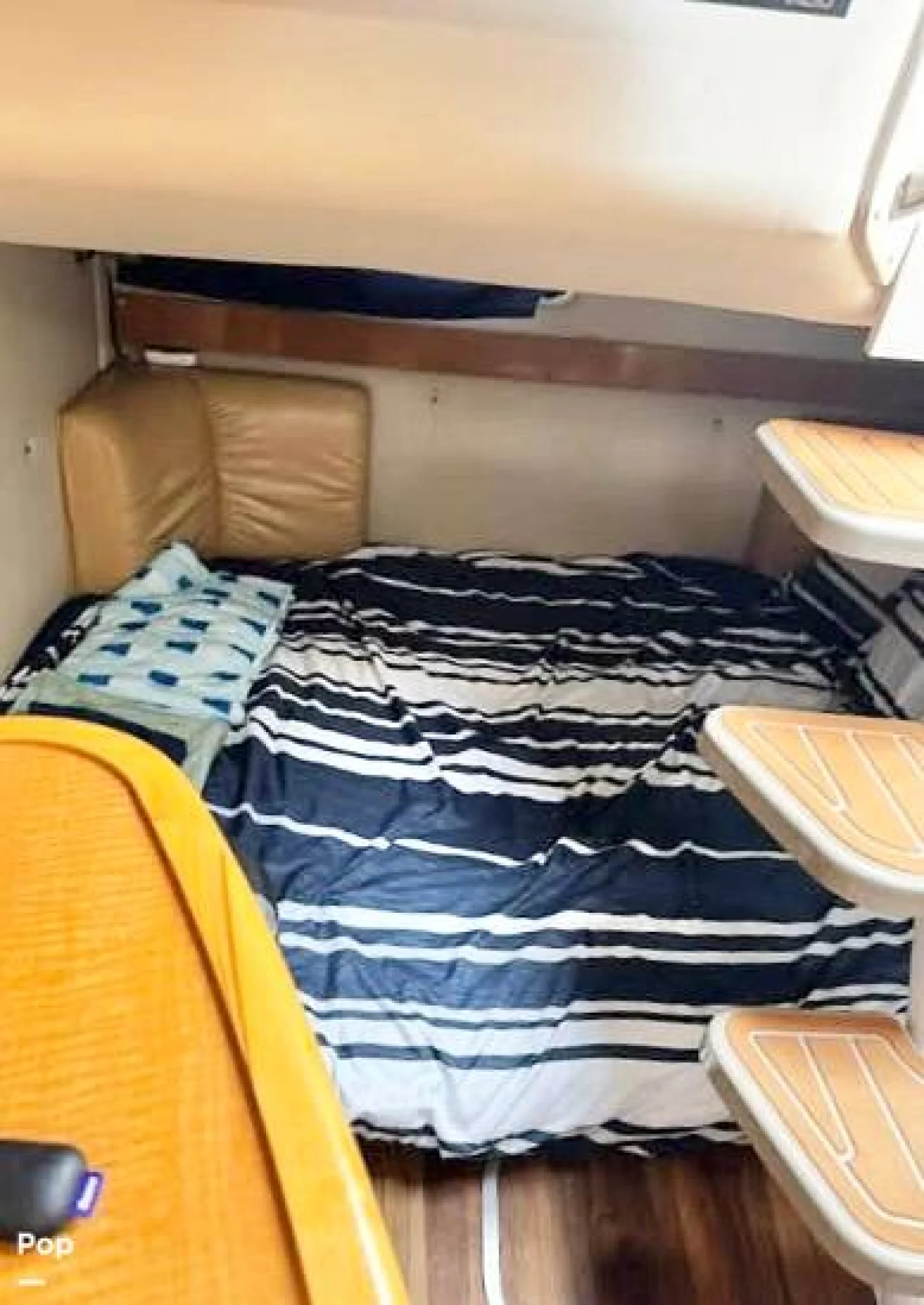 2008 Larson Cabrio 330 - Image 5