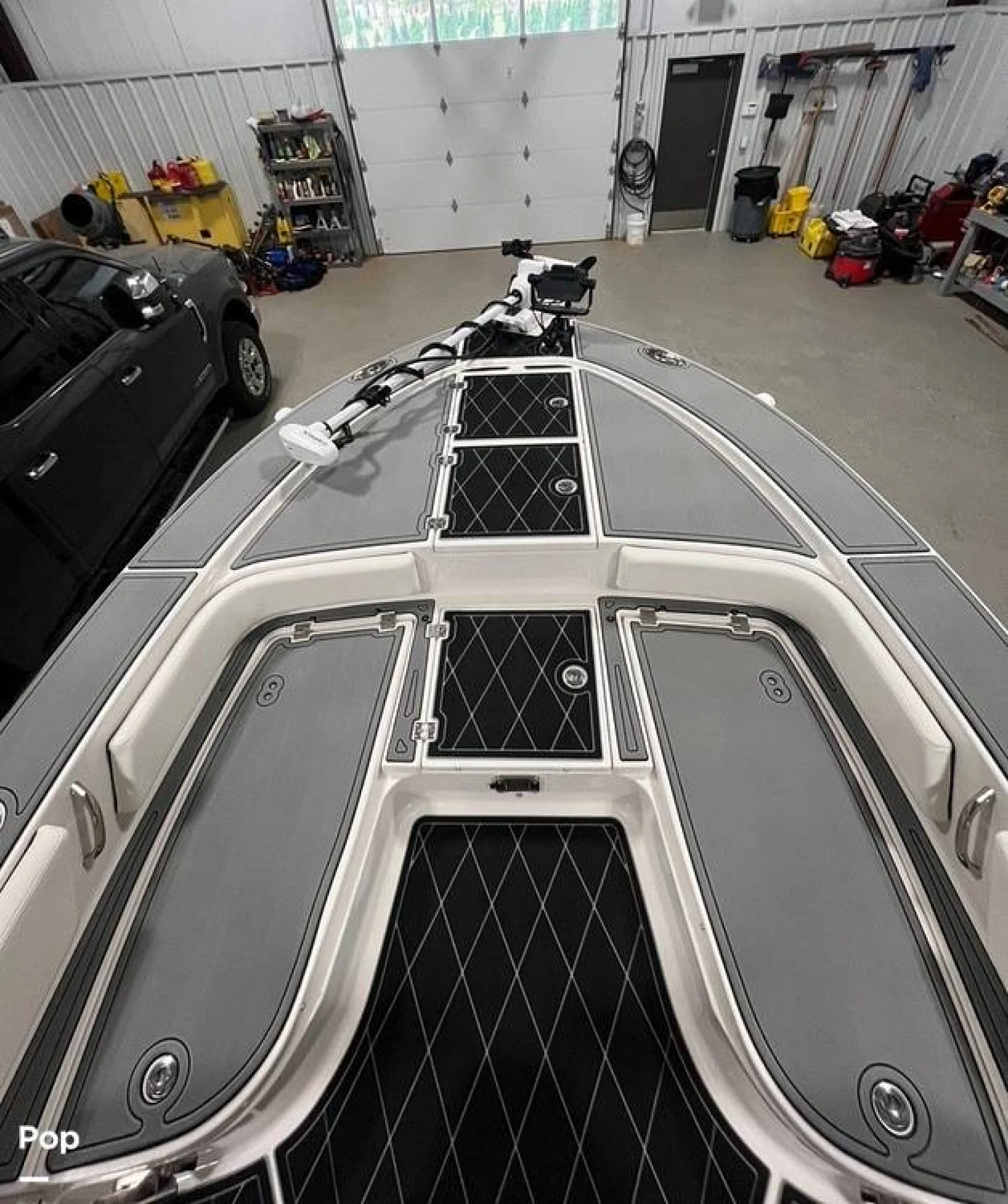 2023 Robalo 246 Cayman - Image 2