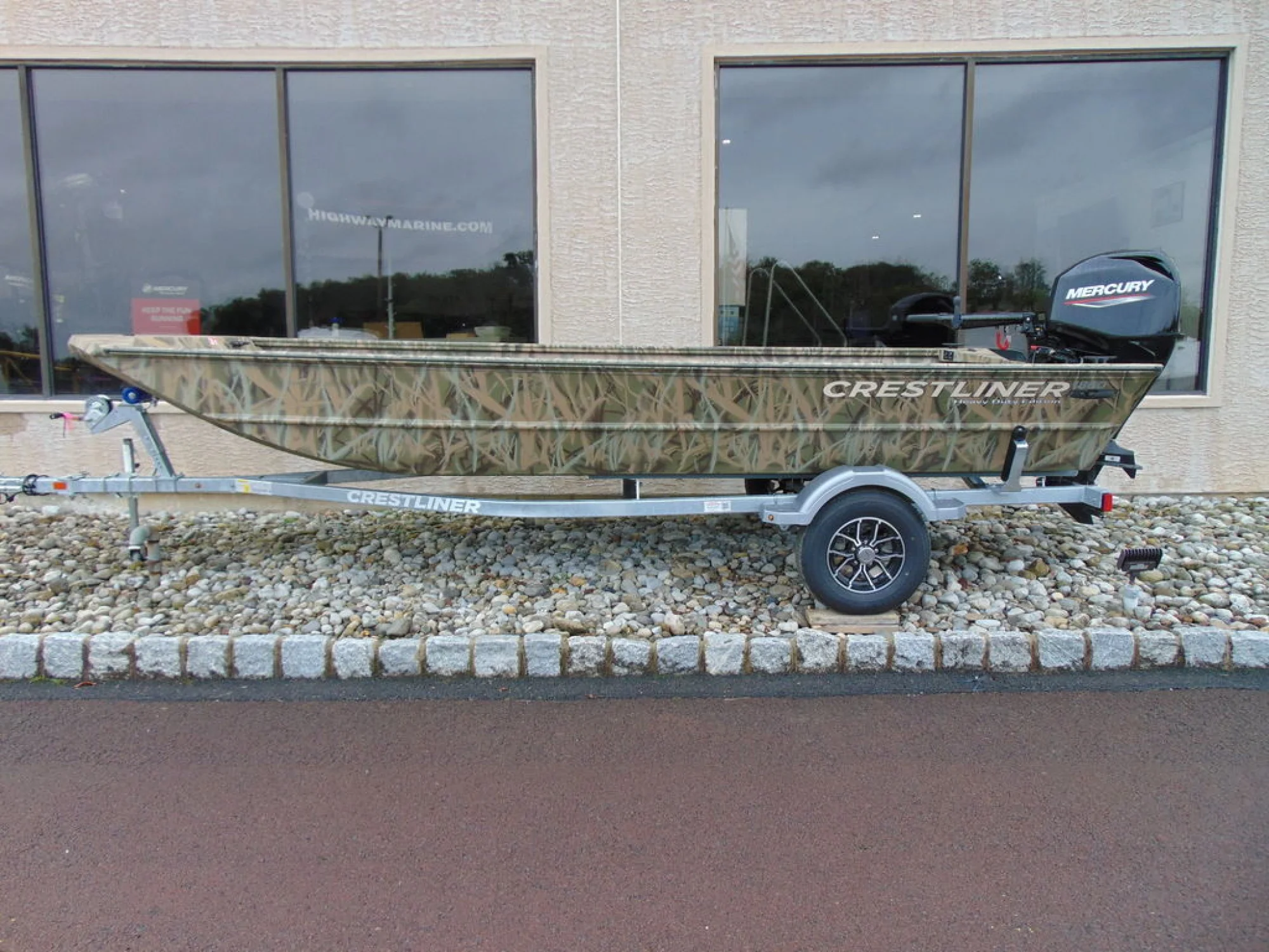 Crestliner 1860 Retriever Deluxe Tiller - Main Image