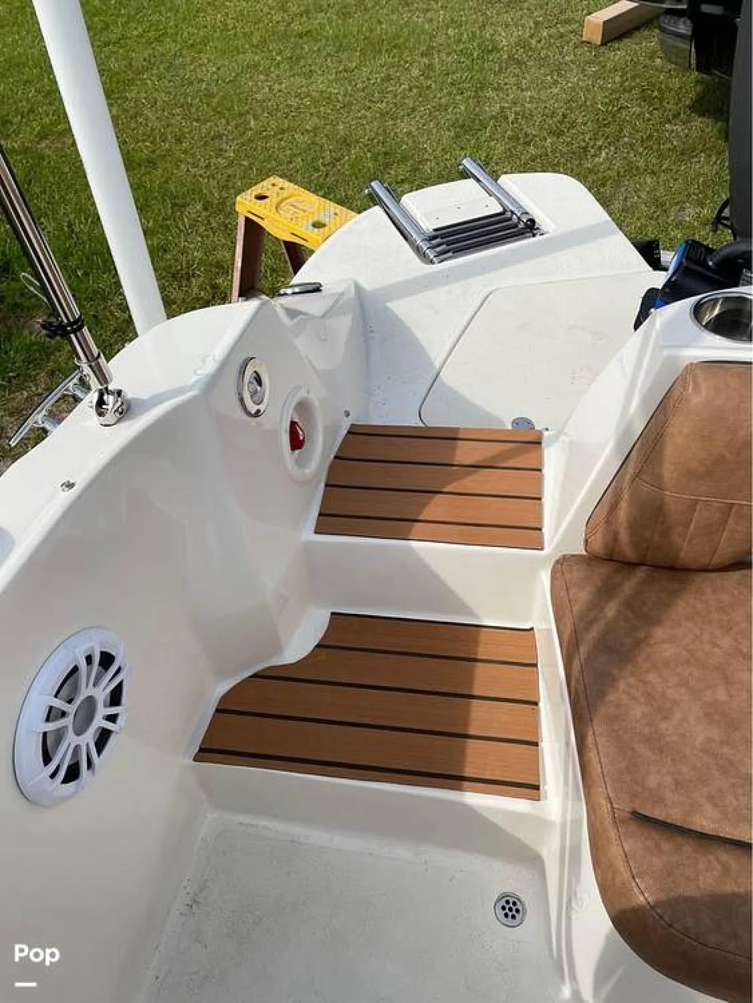 2022 Stingray 212 SC - Image 3