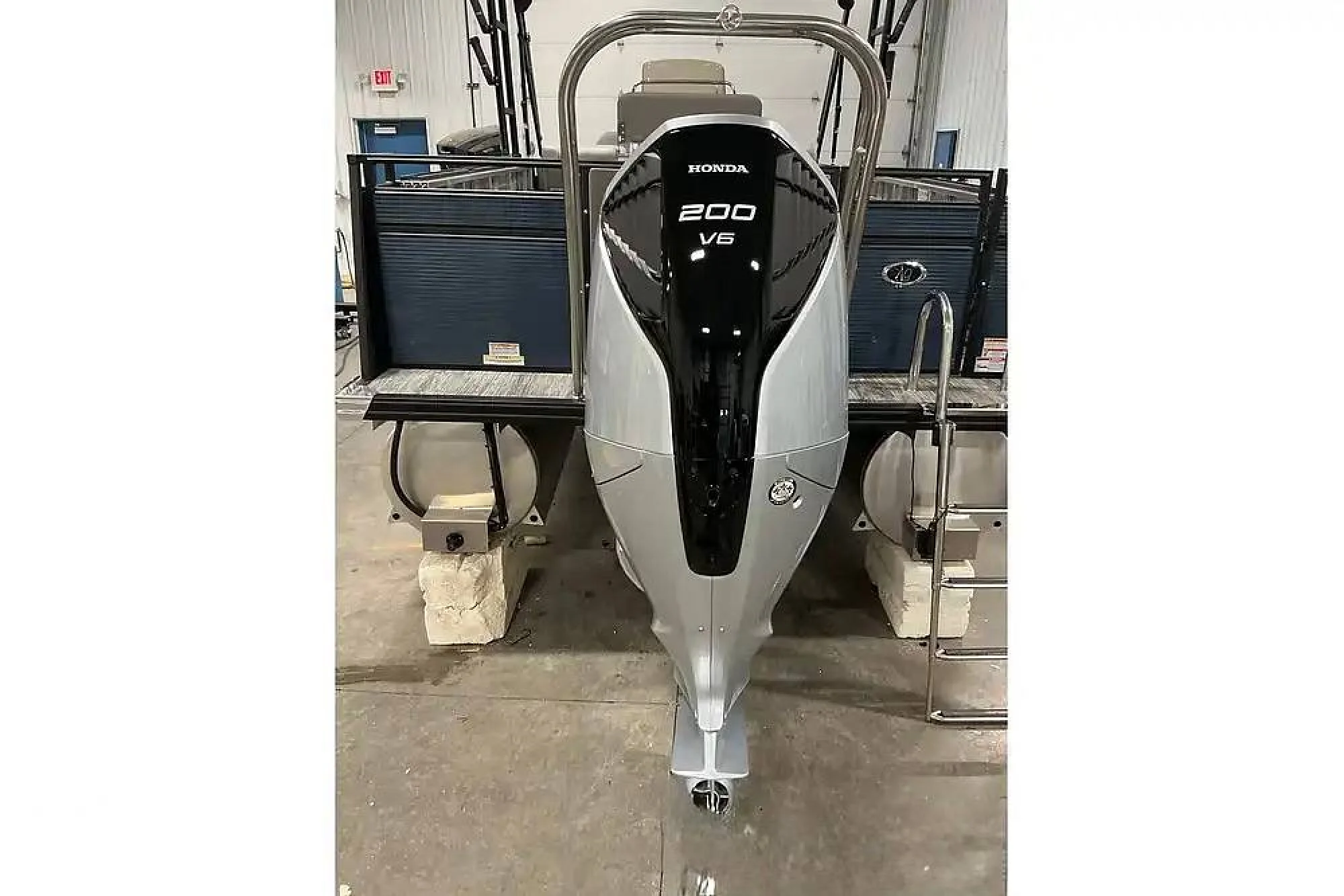 2023 Angler Qwest 8524 PRO TROLL - Image 3