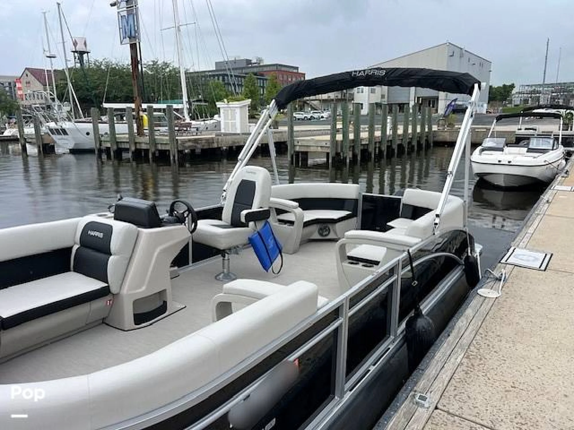 2025 Harris Breeze Pontoon - Image 5