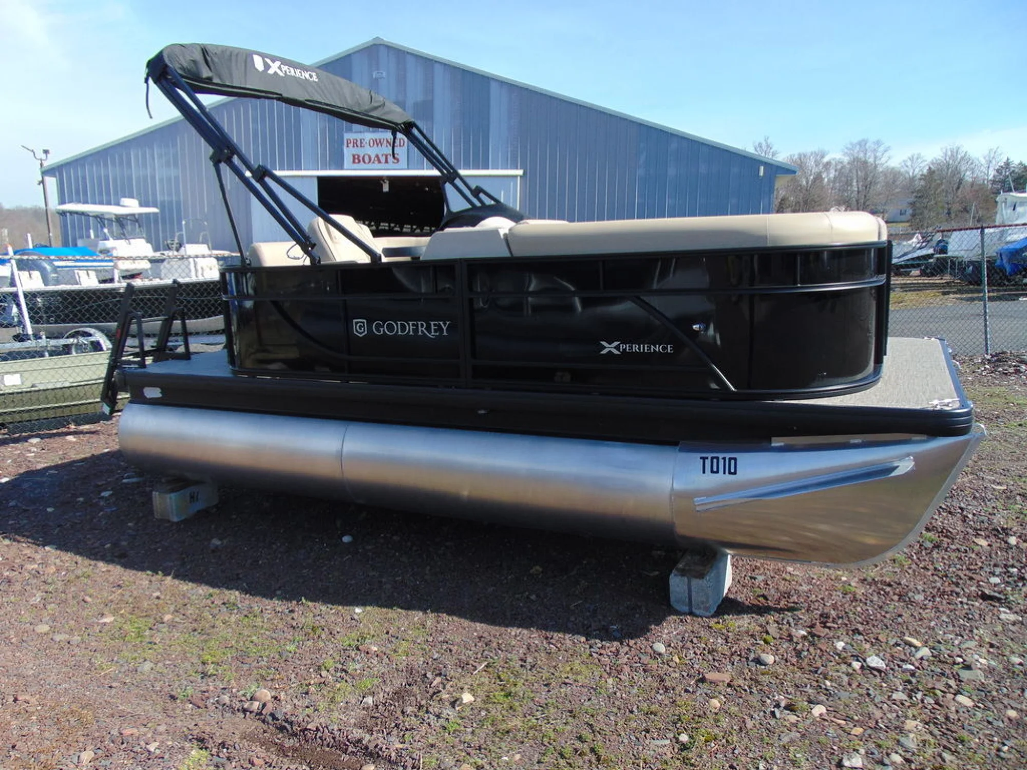 Godfrey Pontoons Xperience 1680 CX 25 in. Package