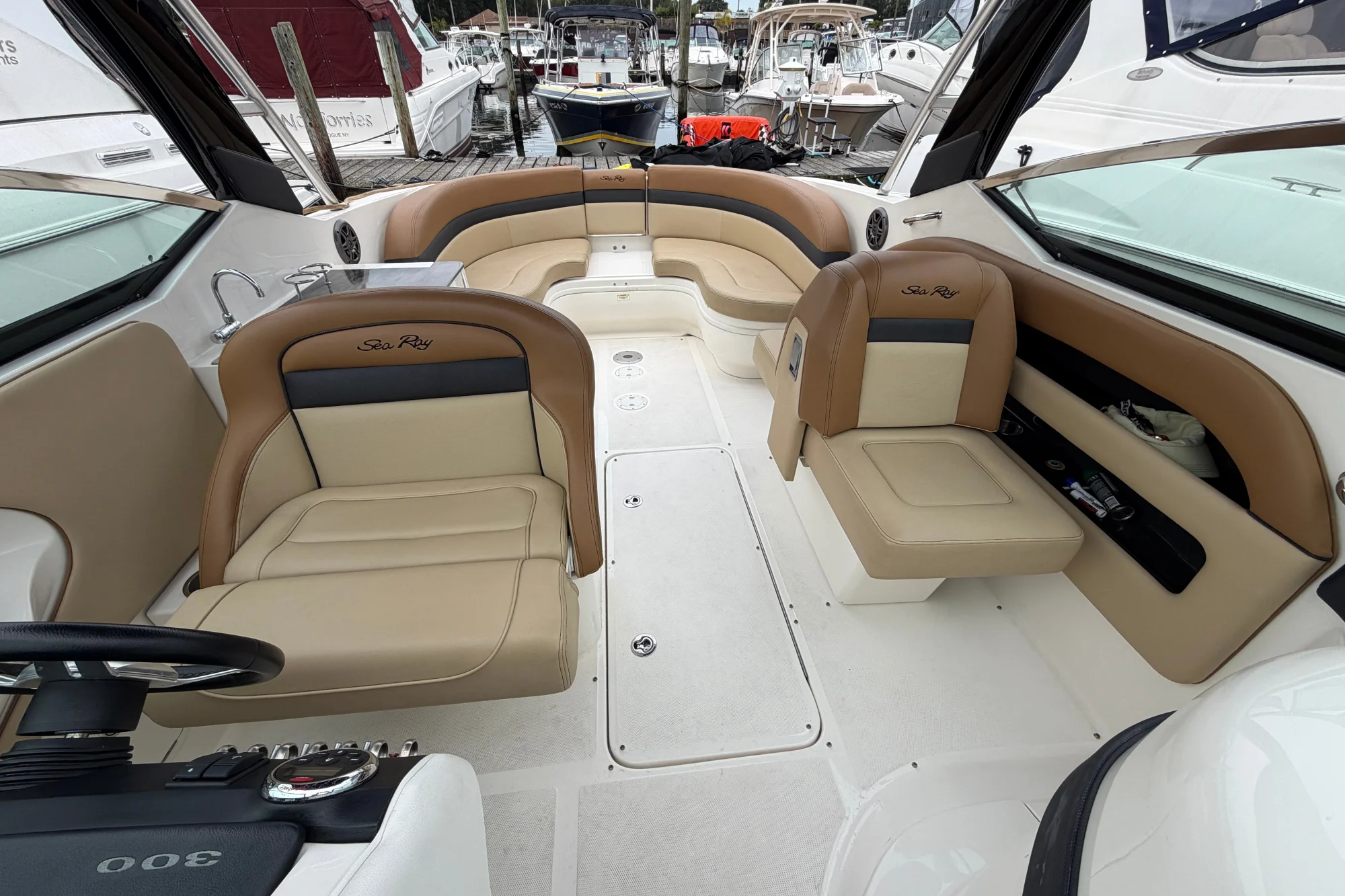 2014 Sea Ray 300 SLX - Image 2
