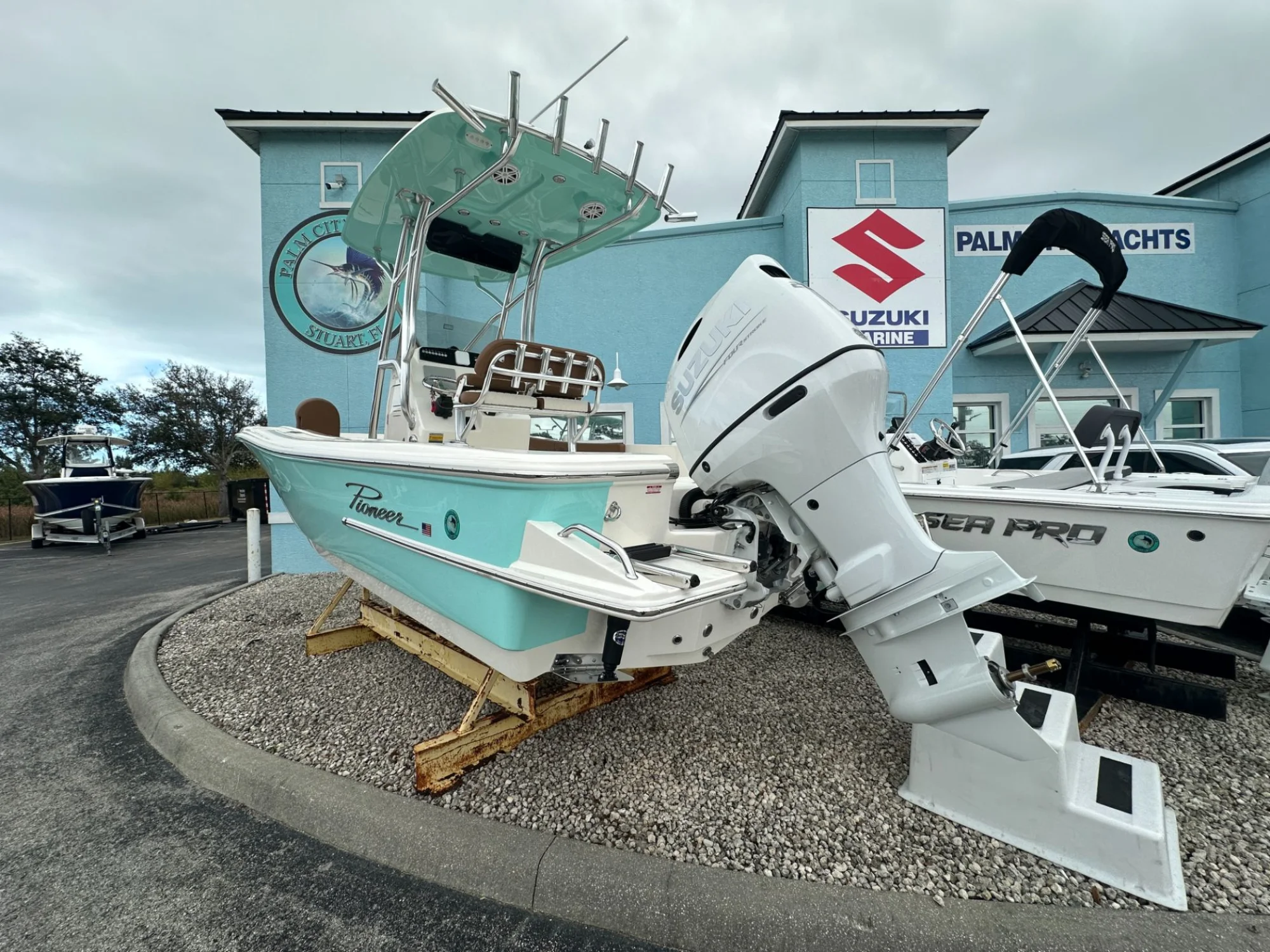 2026 Pioneer 220 Bay Sport - Image 2
