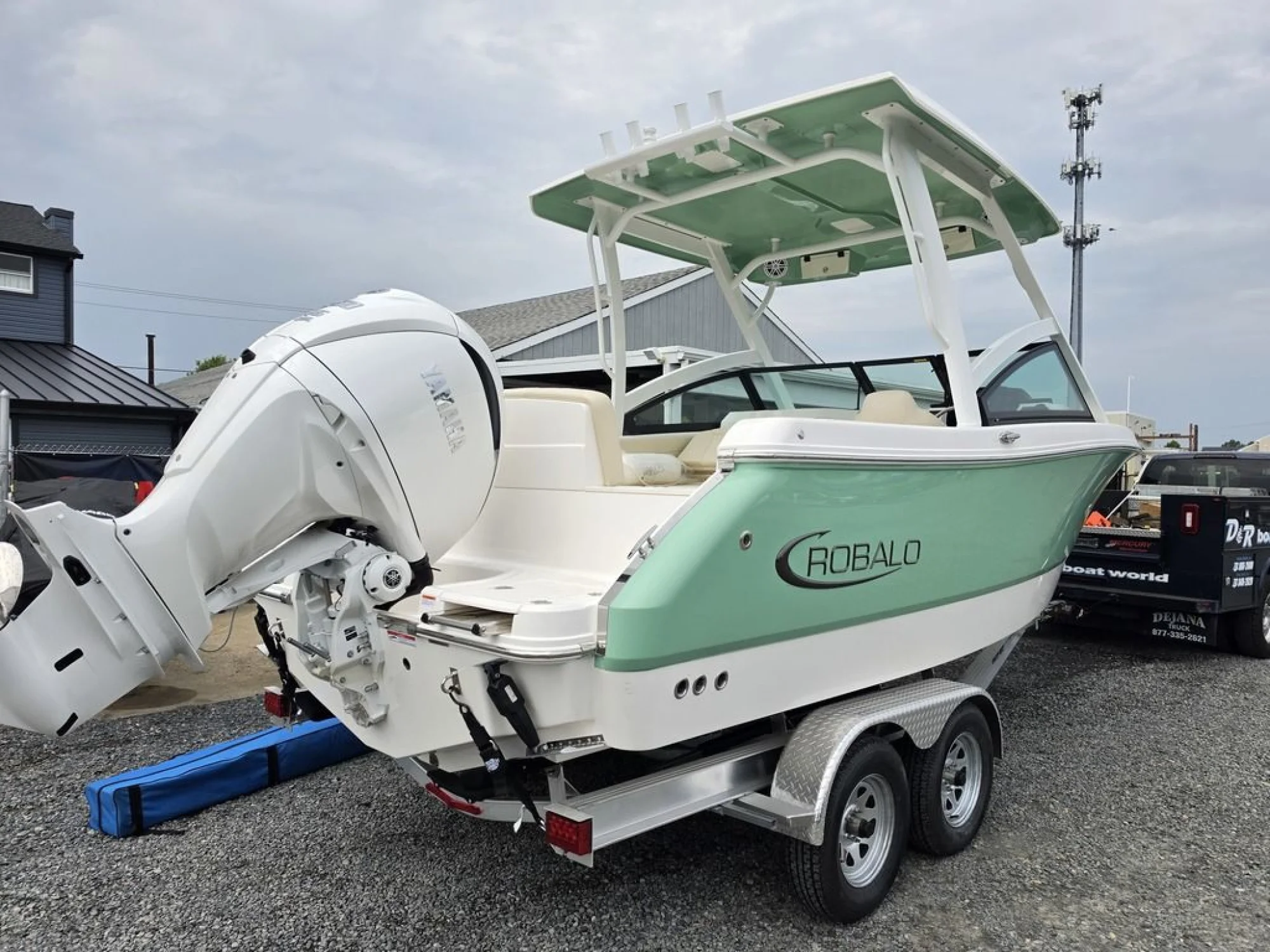 2027 Robalo R237 - Image 3