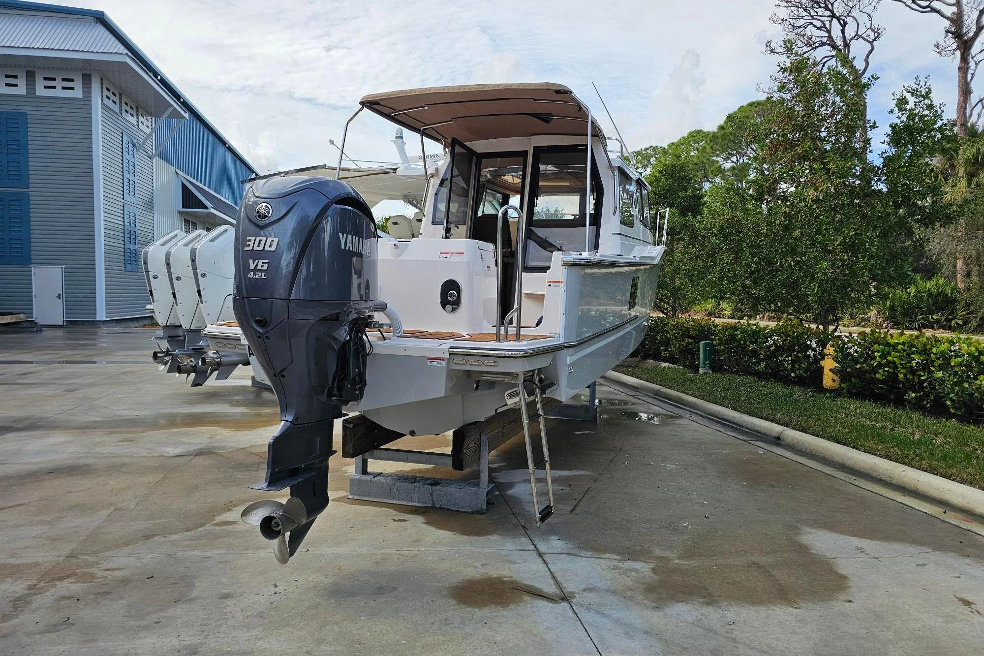 2025 Ranger Tugs R-27 - Image 4