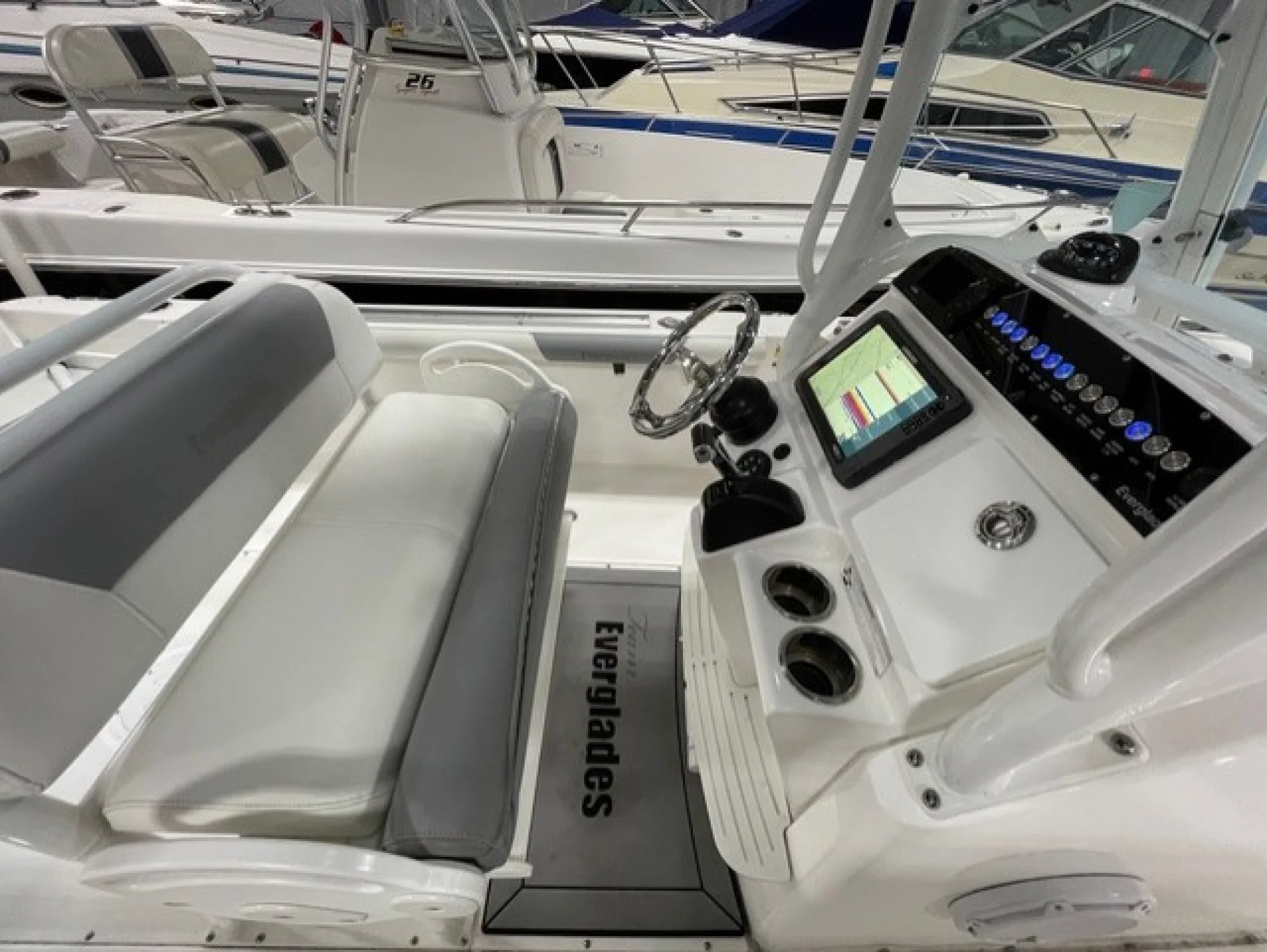 2016 Everglades 230 Center Console - Image 5