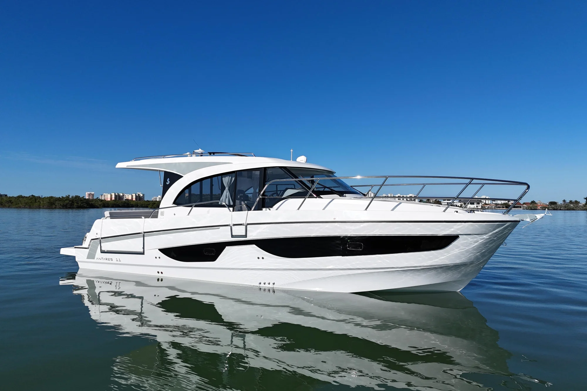 2026 Beneteau Antares 11