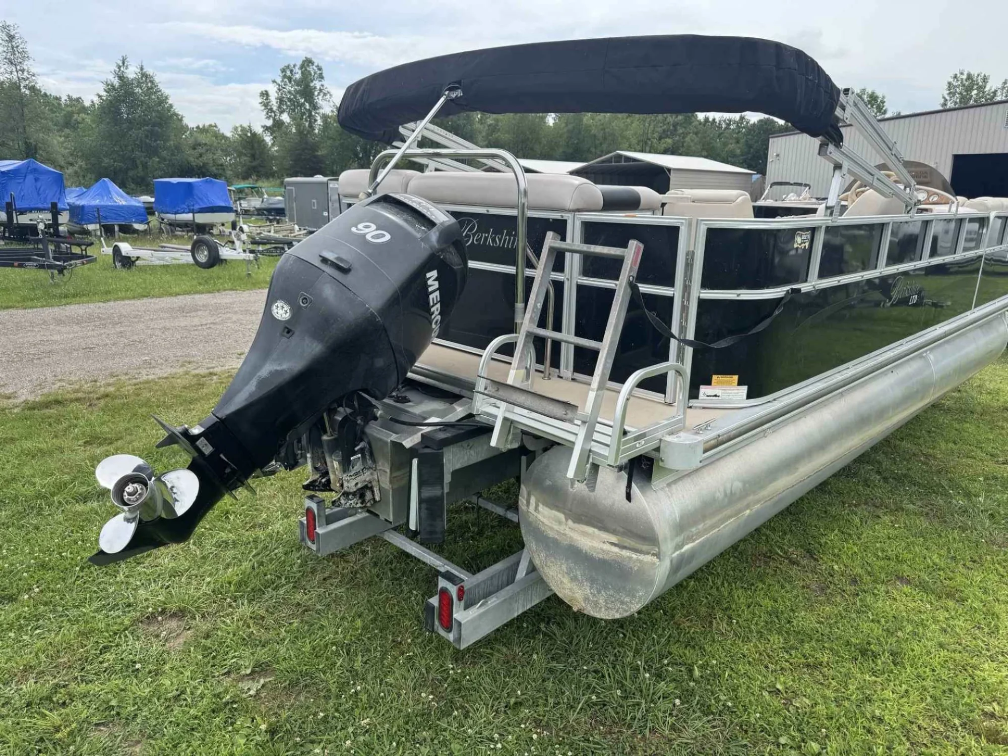 2011 BERKSHIRE PONTOON - Image 4
