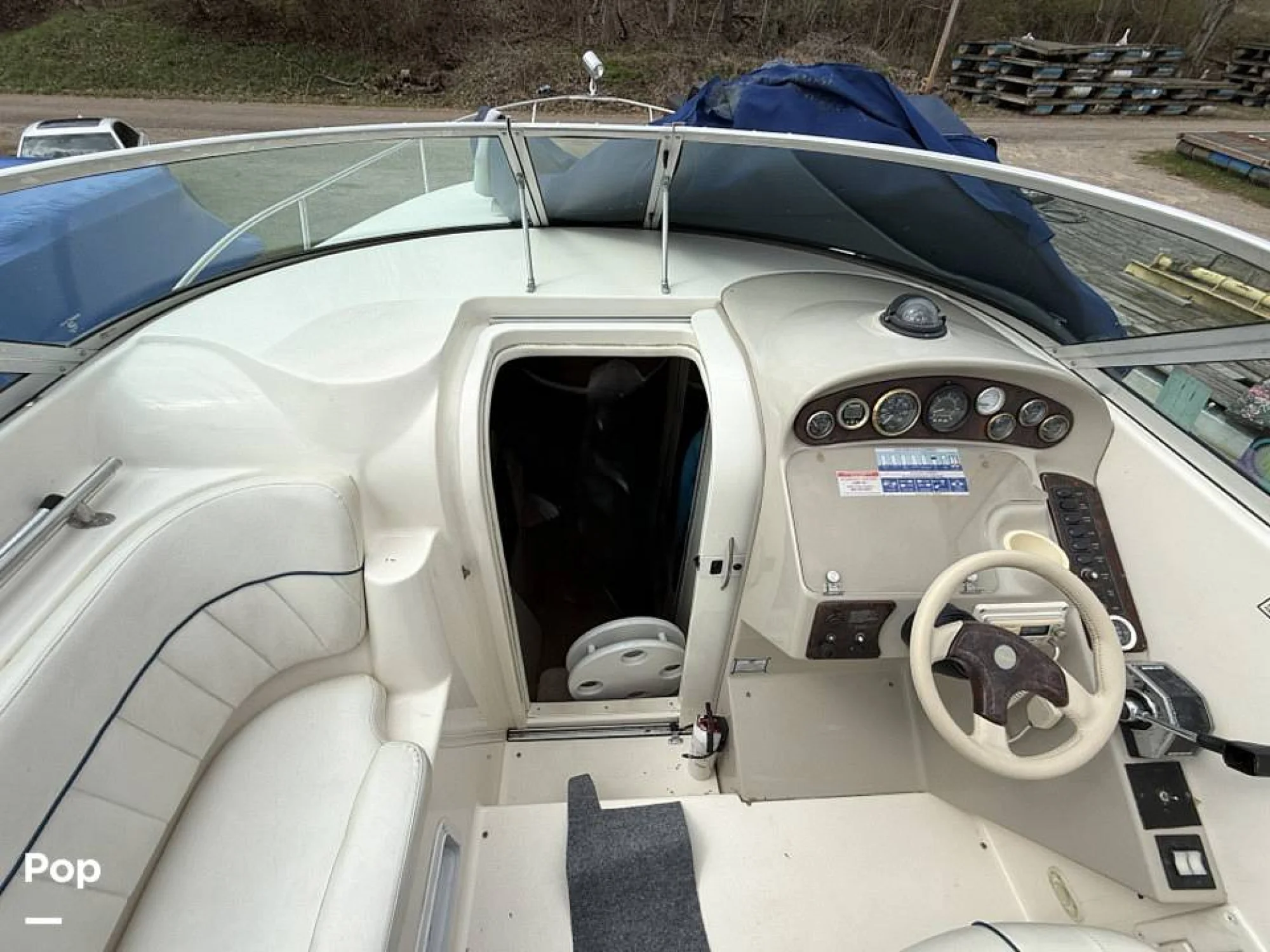 1999 Rinker Fiesta Vee 270 - Image 5