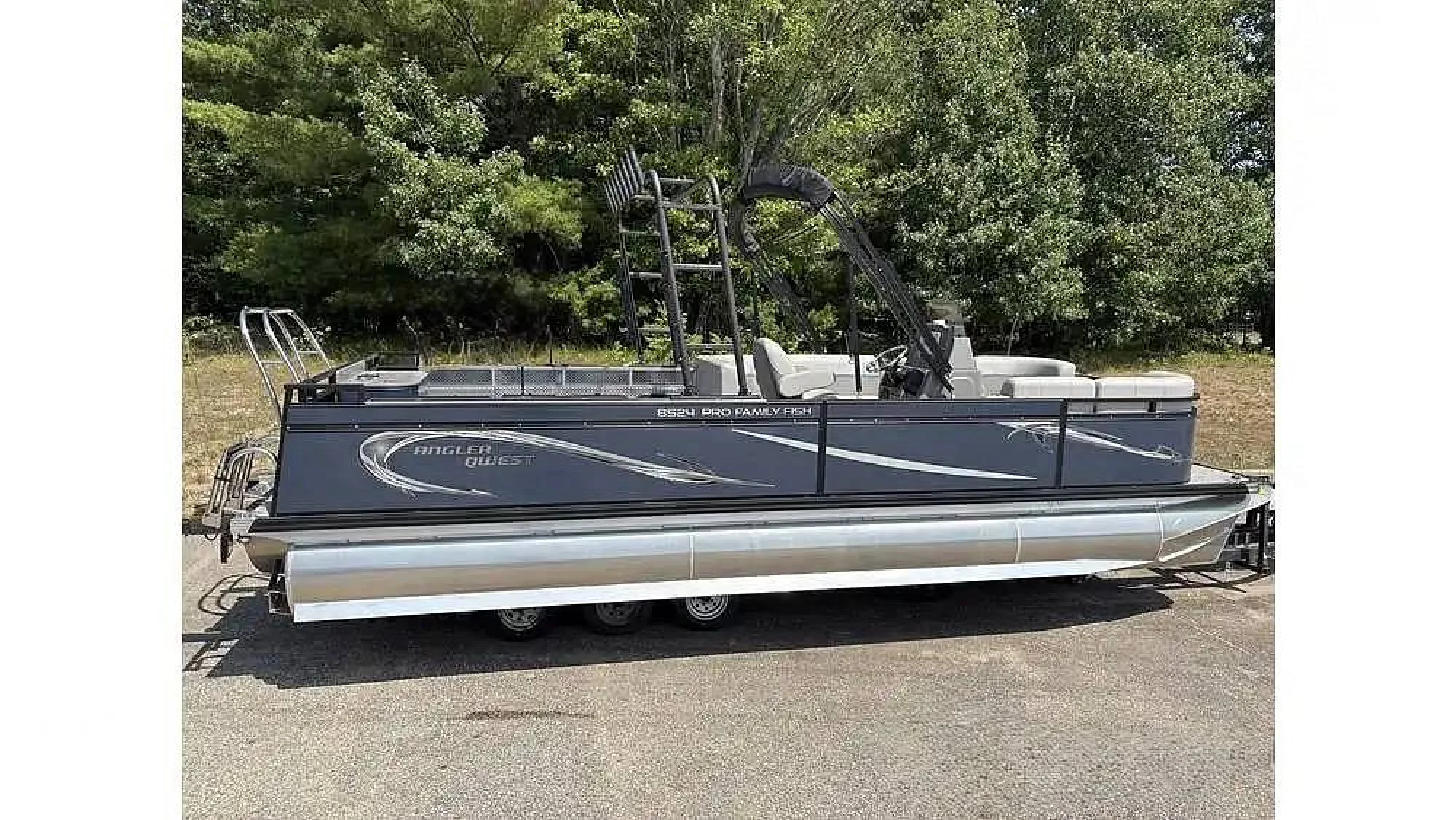 2023 Angler Qwest 8524 FAMILY FISH PRO RA - Main Image