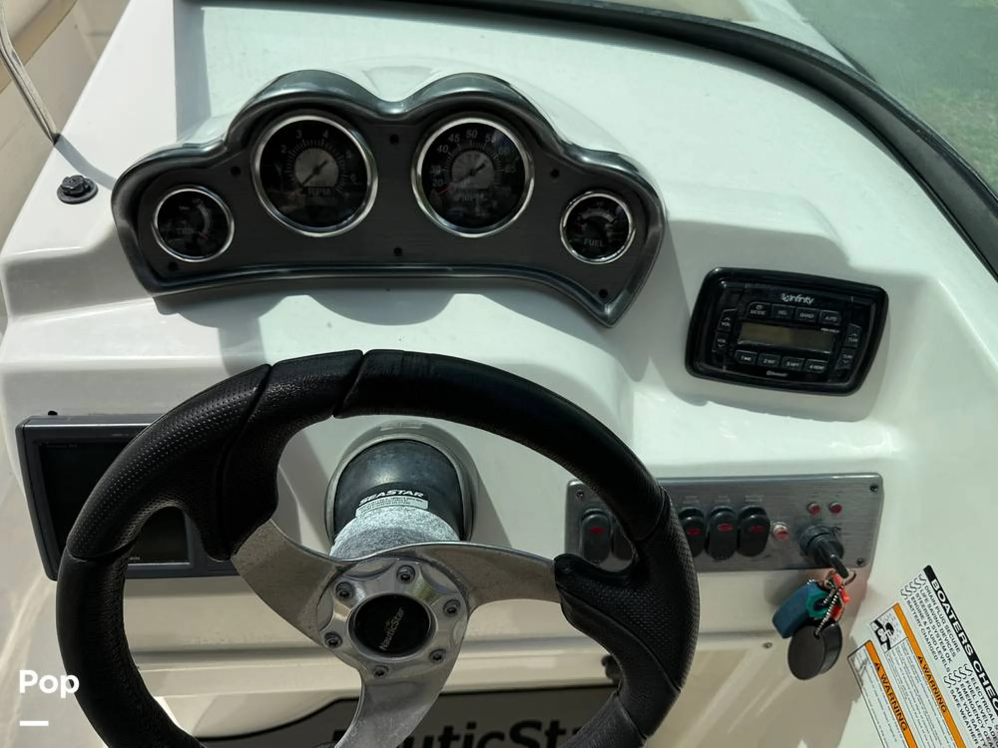 2016 NauticStar 223 DC Sport Deck - Image 5