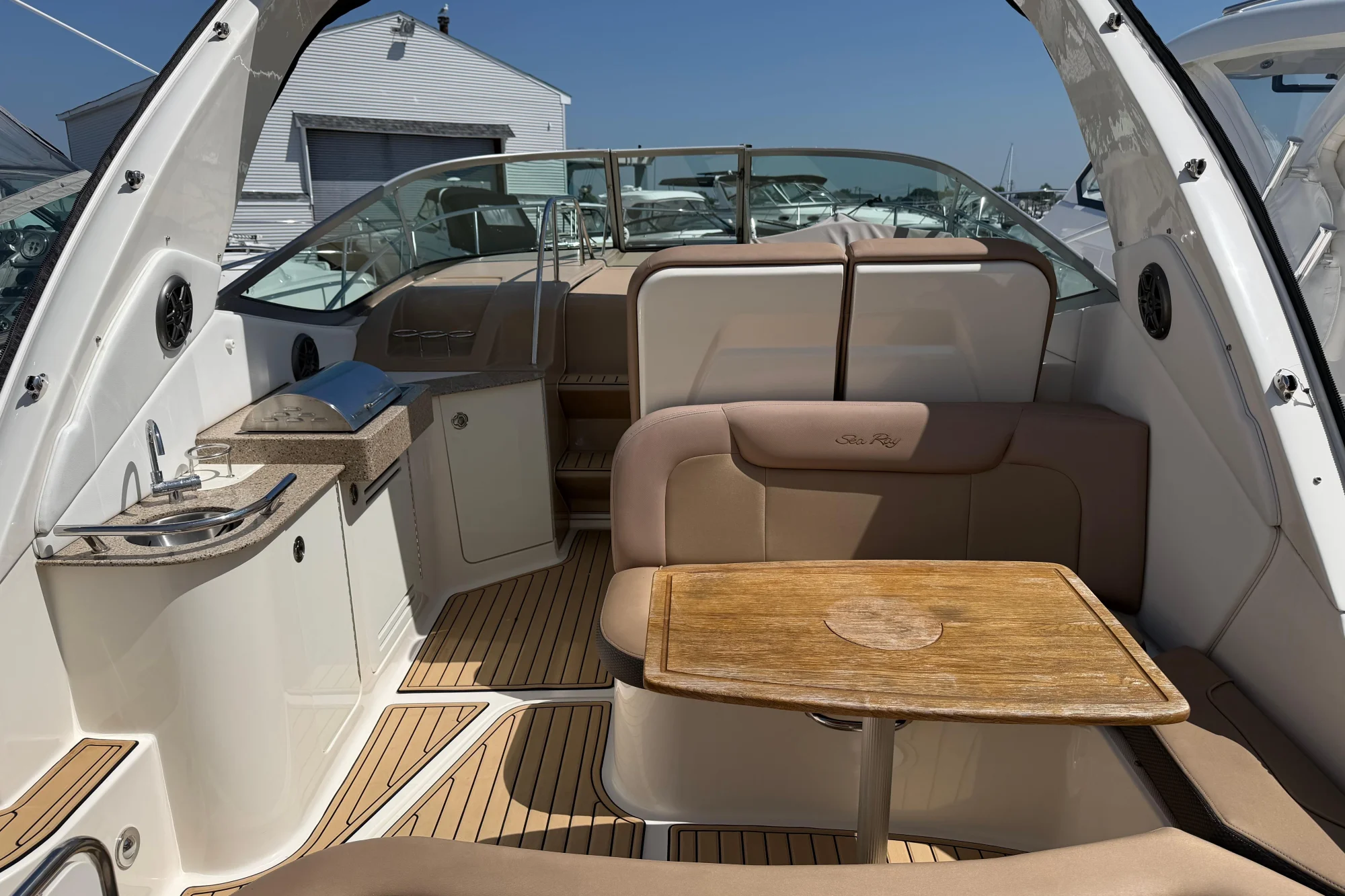 2016 Sea Ray Sundancer 330 - Image 5