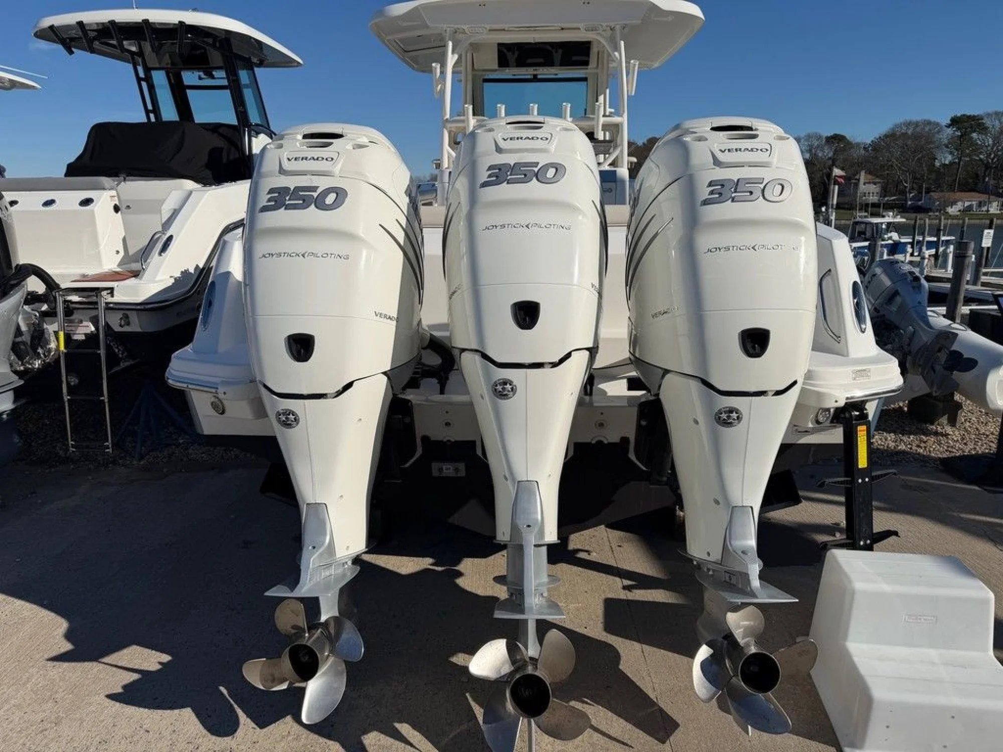 Boston Whaler 350 Outrage - Image 3