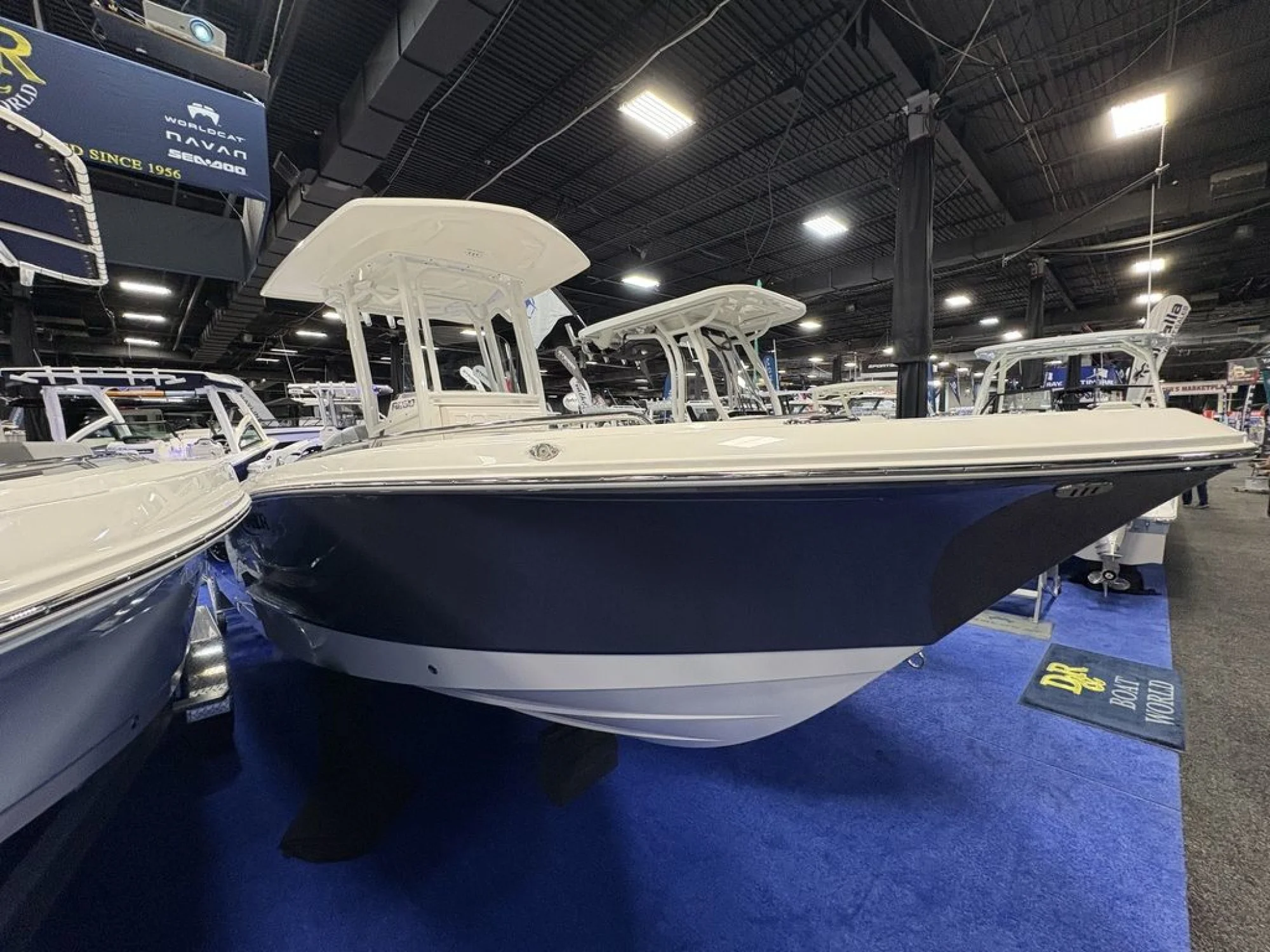 2026 Robalo R230 - Main Image