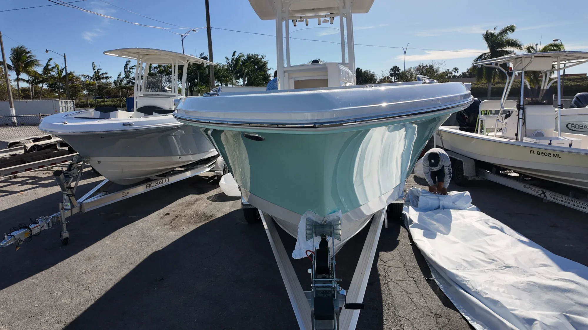 2025 ROBALO 232 Explorer - Image 2