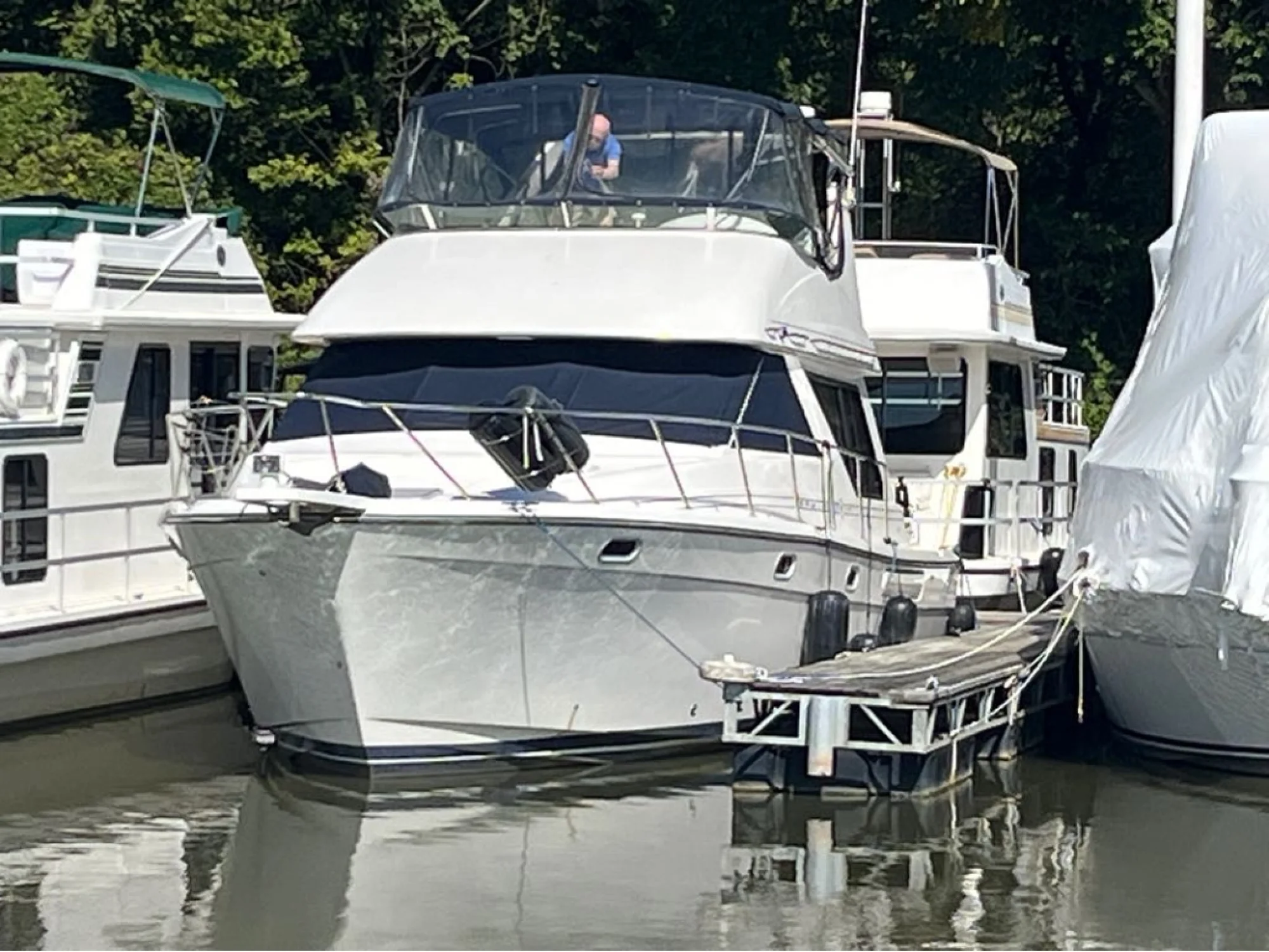 1999 Bayliner 3988 Command Bridge - Image 2