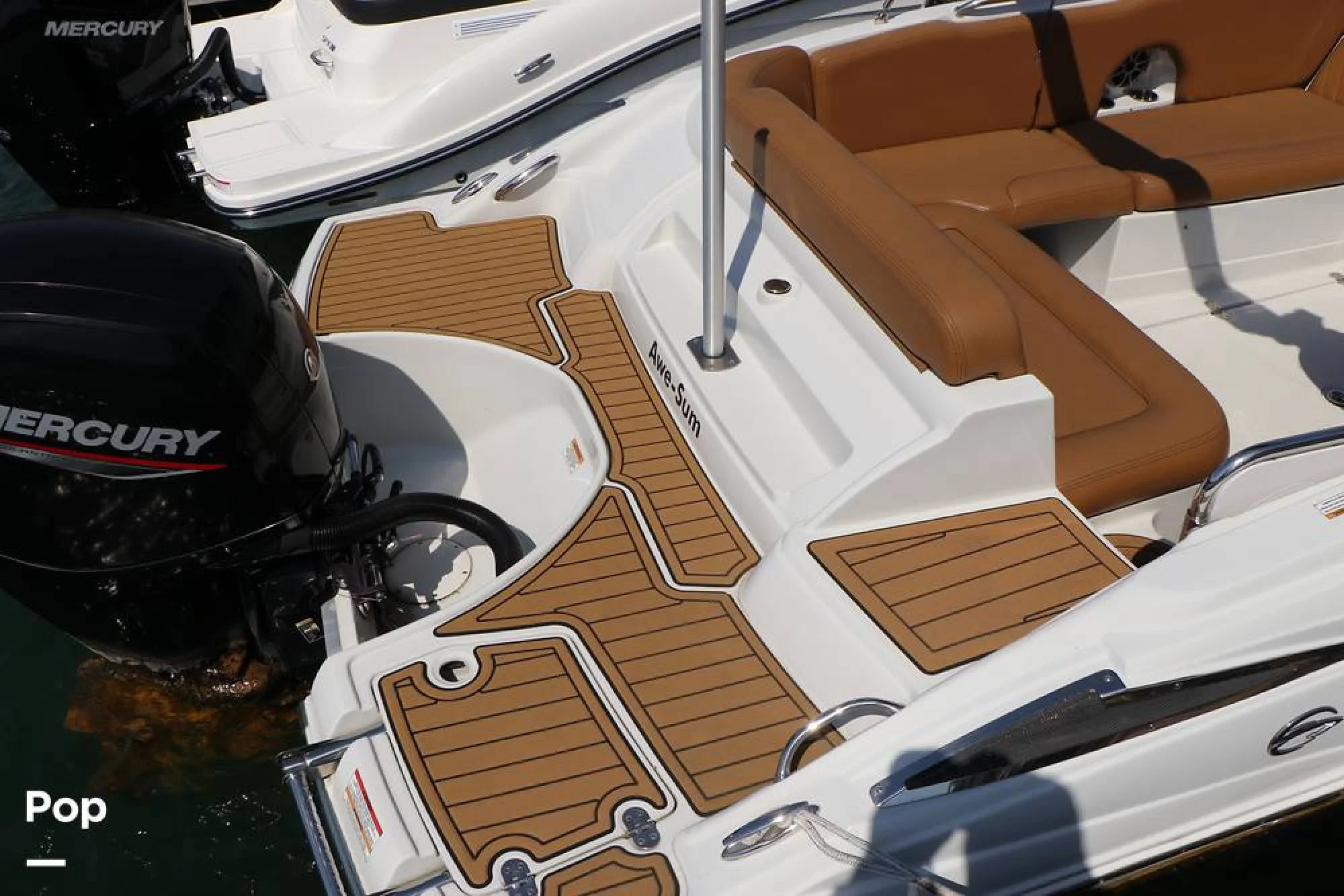 2023 Crownline E225 XS - Image 3
