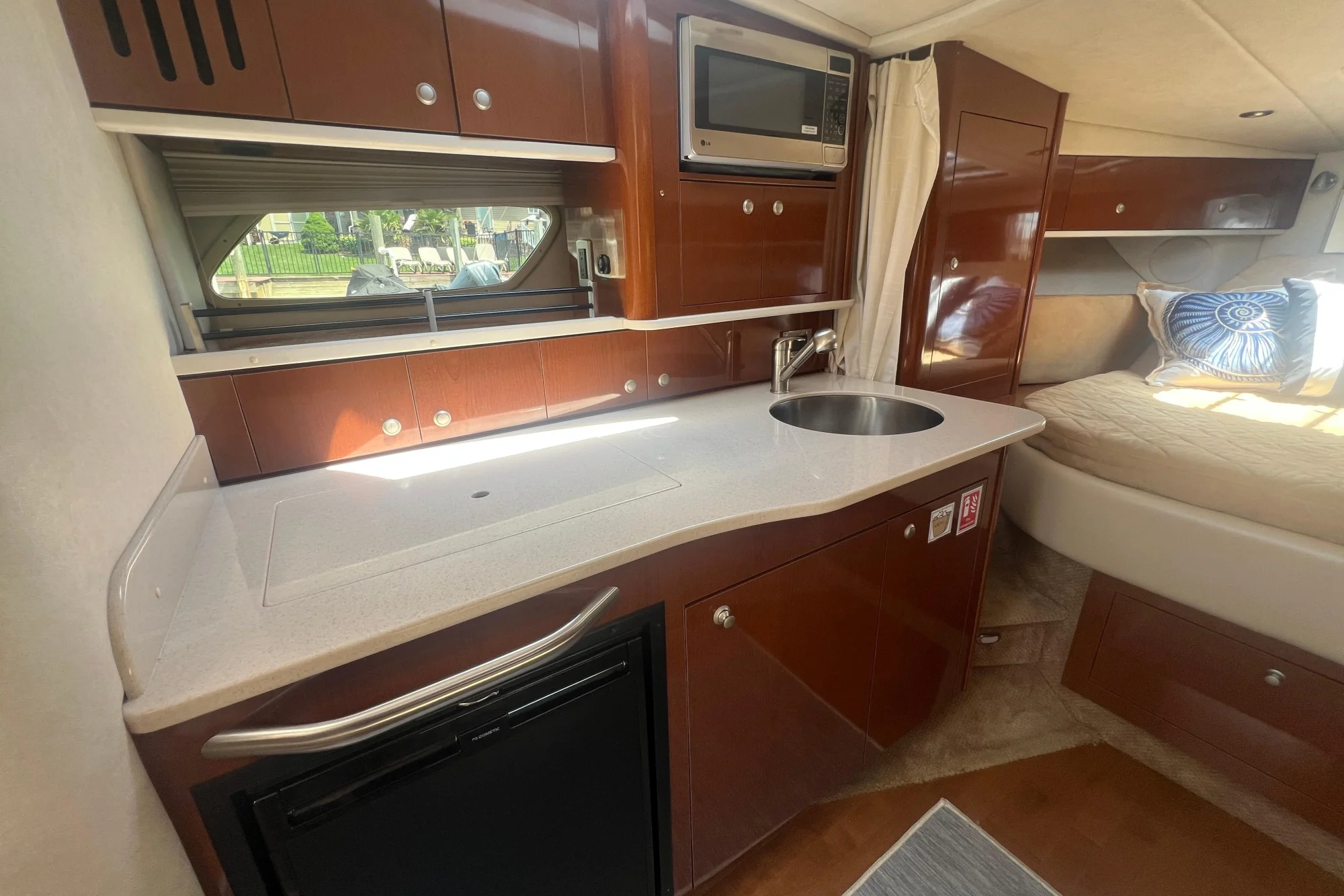 2010 Sea Ray Sundancer 350 - Image 5