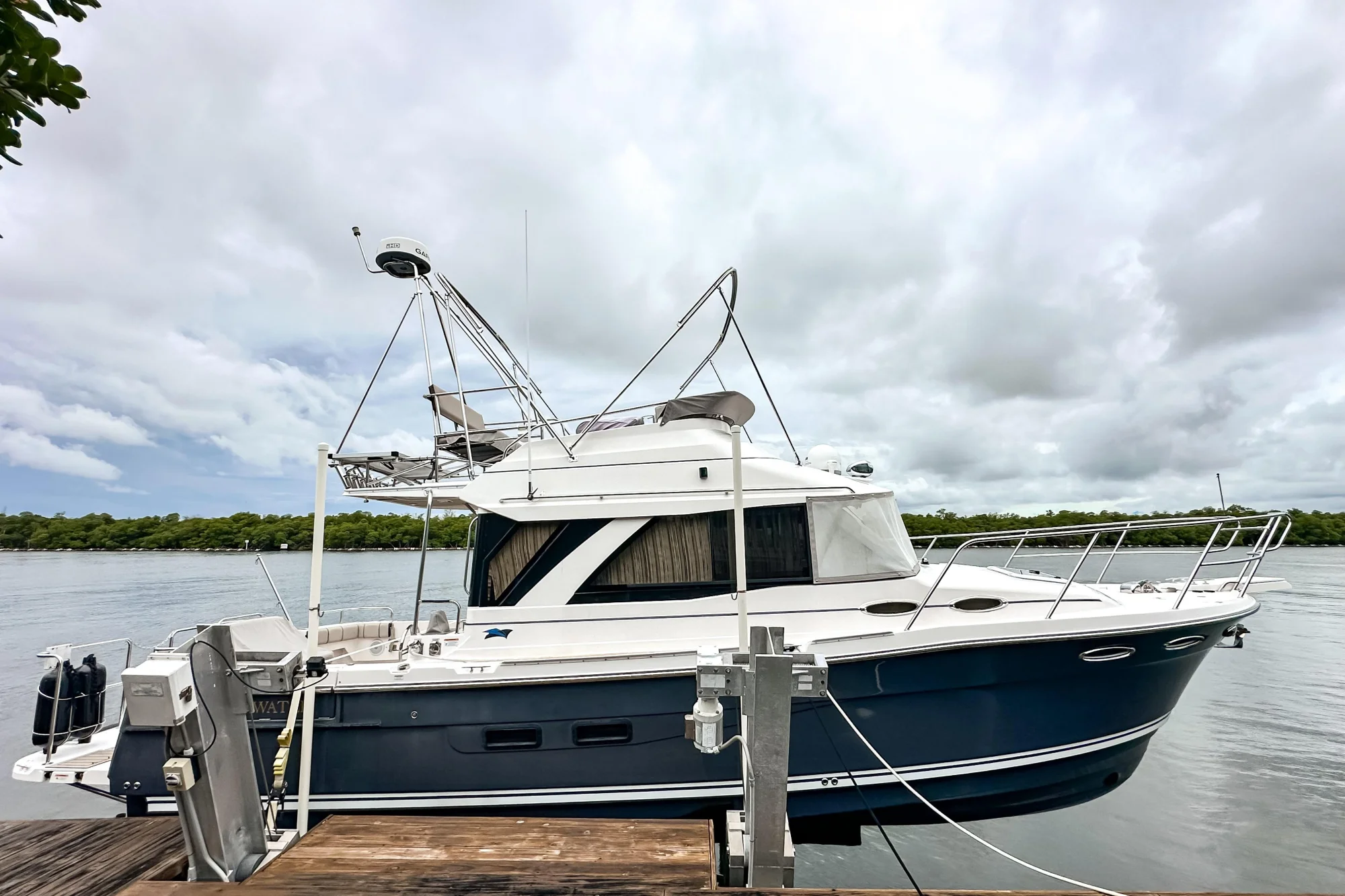 2022 Cutwater 30 Command Bridge - Image 2