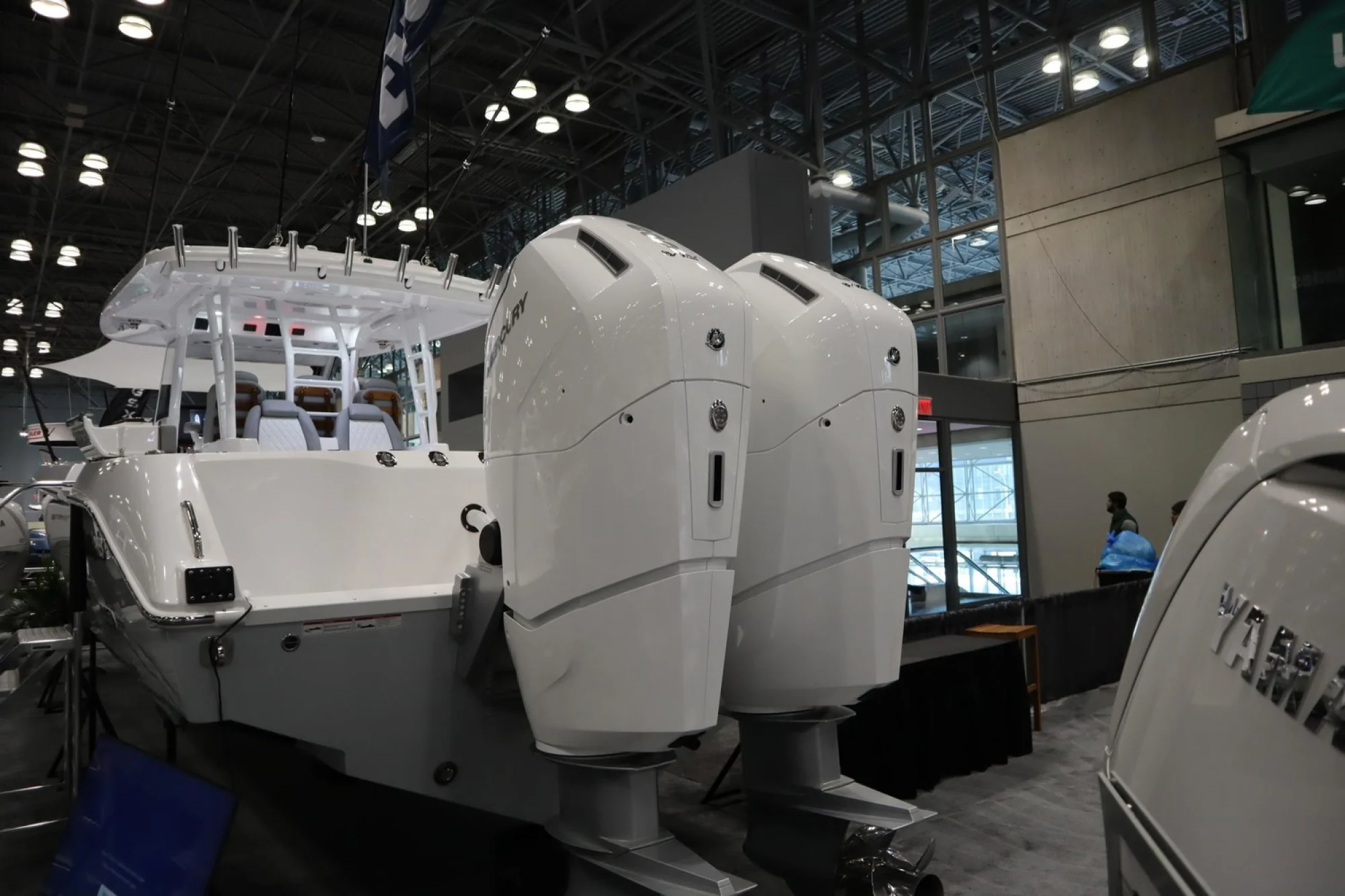 2025 Everglades 395CC - Image 3