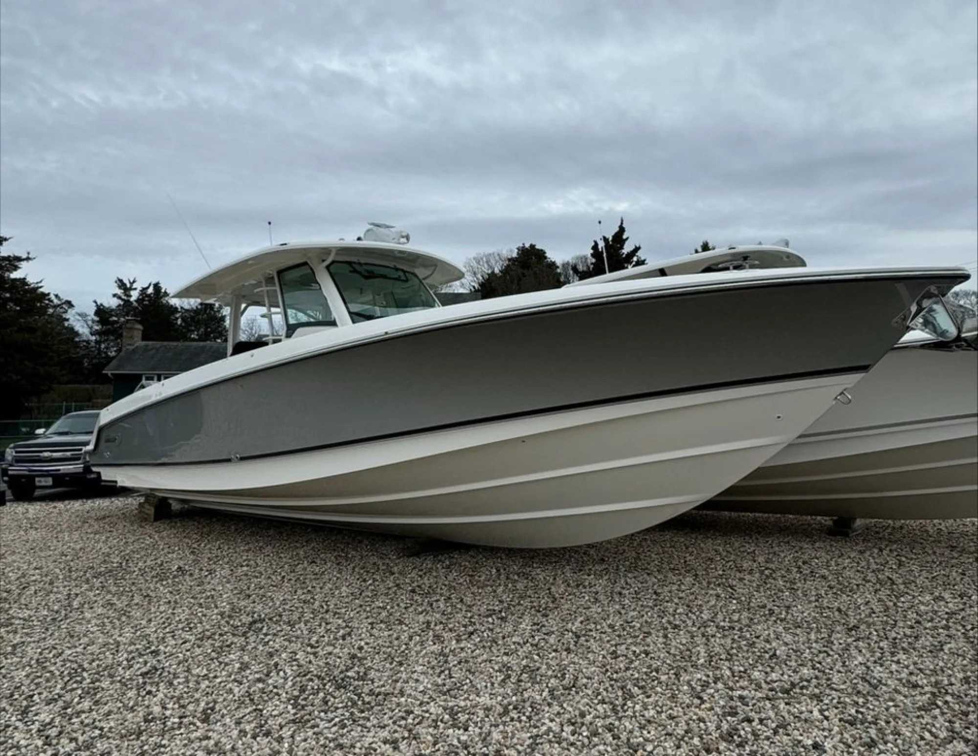 Boston Whaler 380 Outrage - Image 2