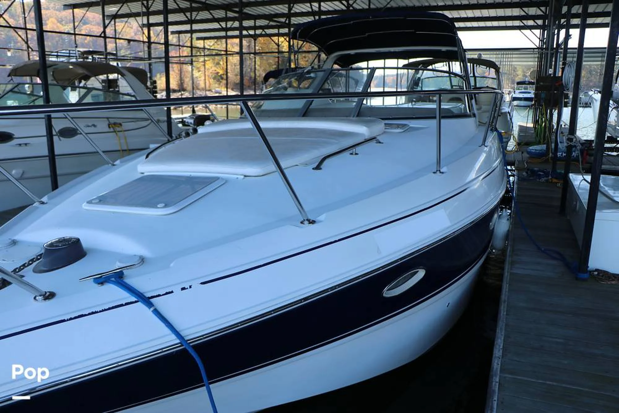 2005 Larson 330 Cabrio - Image 3