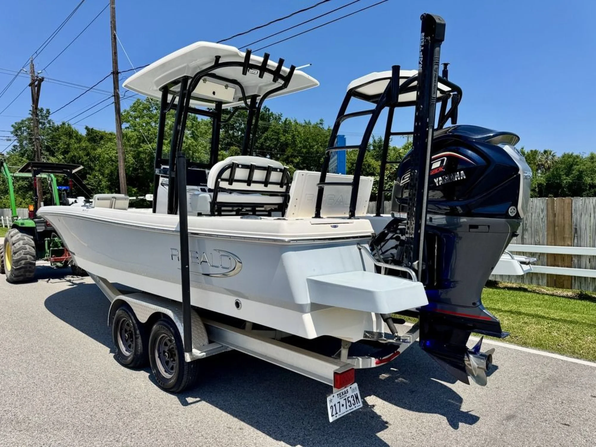 2021 Robalo 246 Cayman - Image 2
