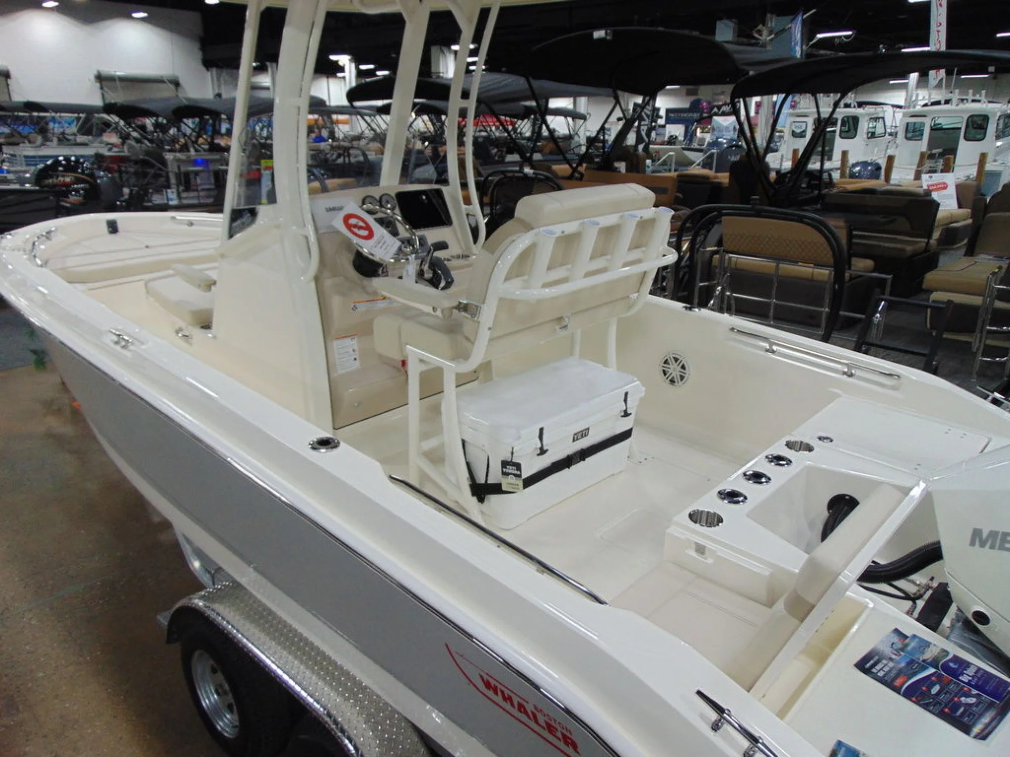 Boston Whaler 220 Dauntless - Image 2