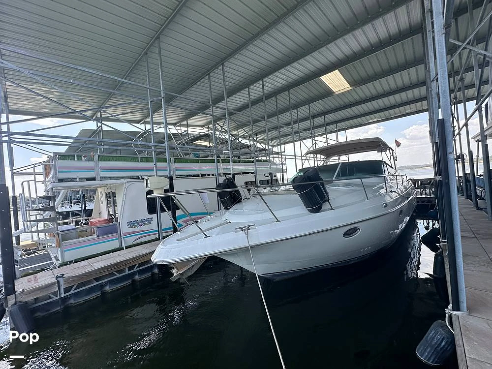 2000 Cruisers Yachts 3575 Express