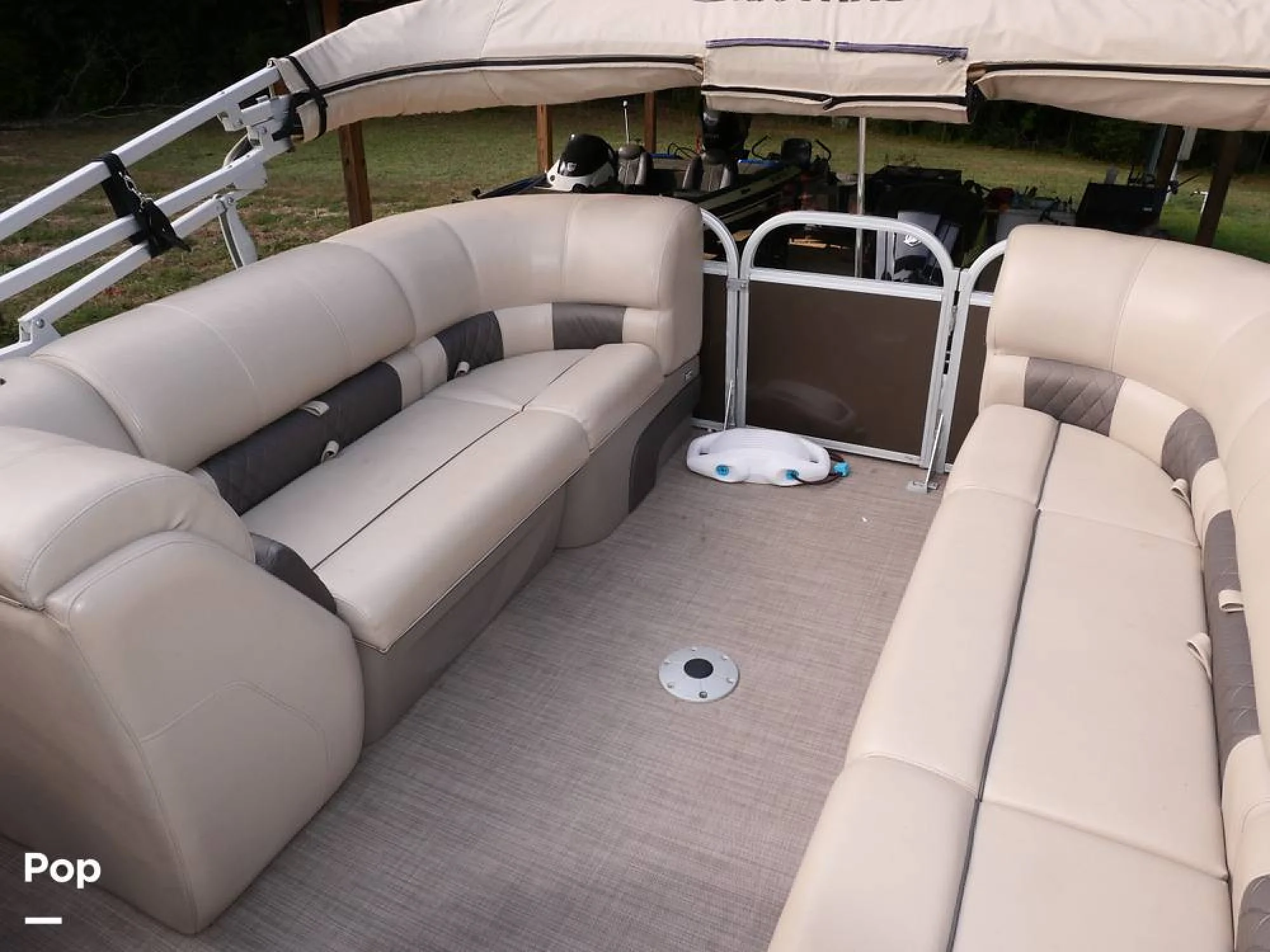 2020 Sun Tracker Party Barge 22 DLX - Image 3