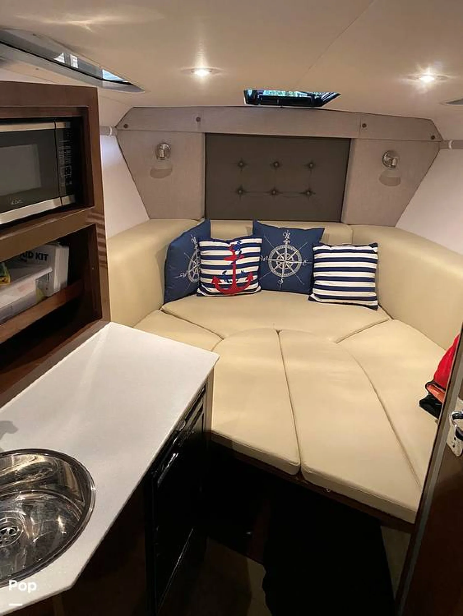 2018 Four Winns Vista 255 - Image 4