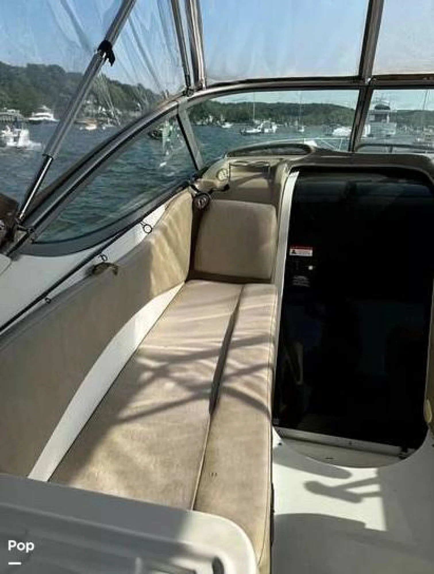 2005 Larson Cabrio 290 - Image 3