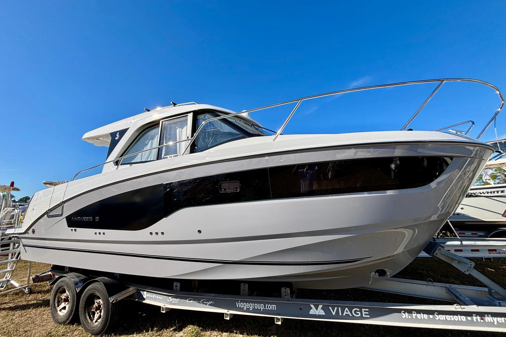 2026 Beneteau Antares 9 V2 - Image 3