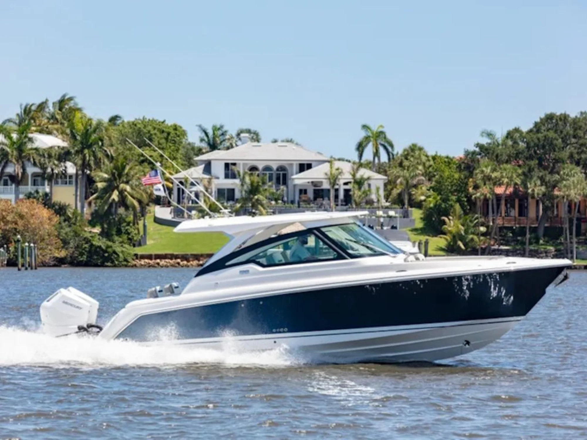 Tiara Yachts 34LX - Image 2