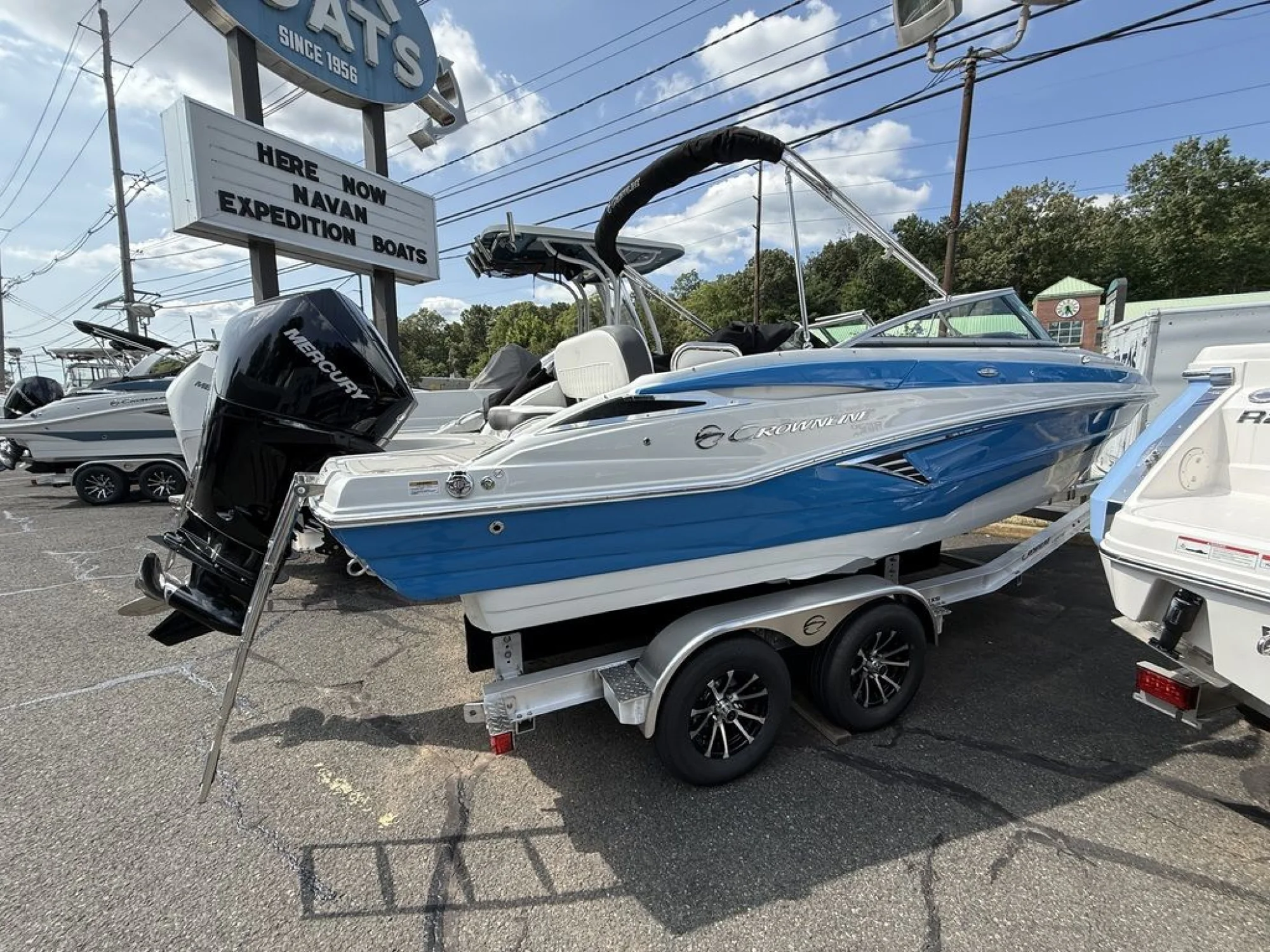 2026 Crownline Eclipse E220 XS - Image 2