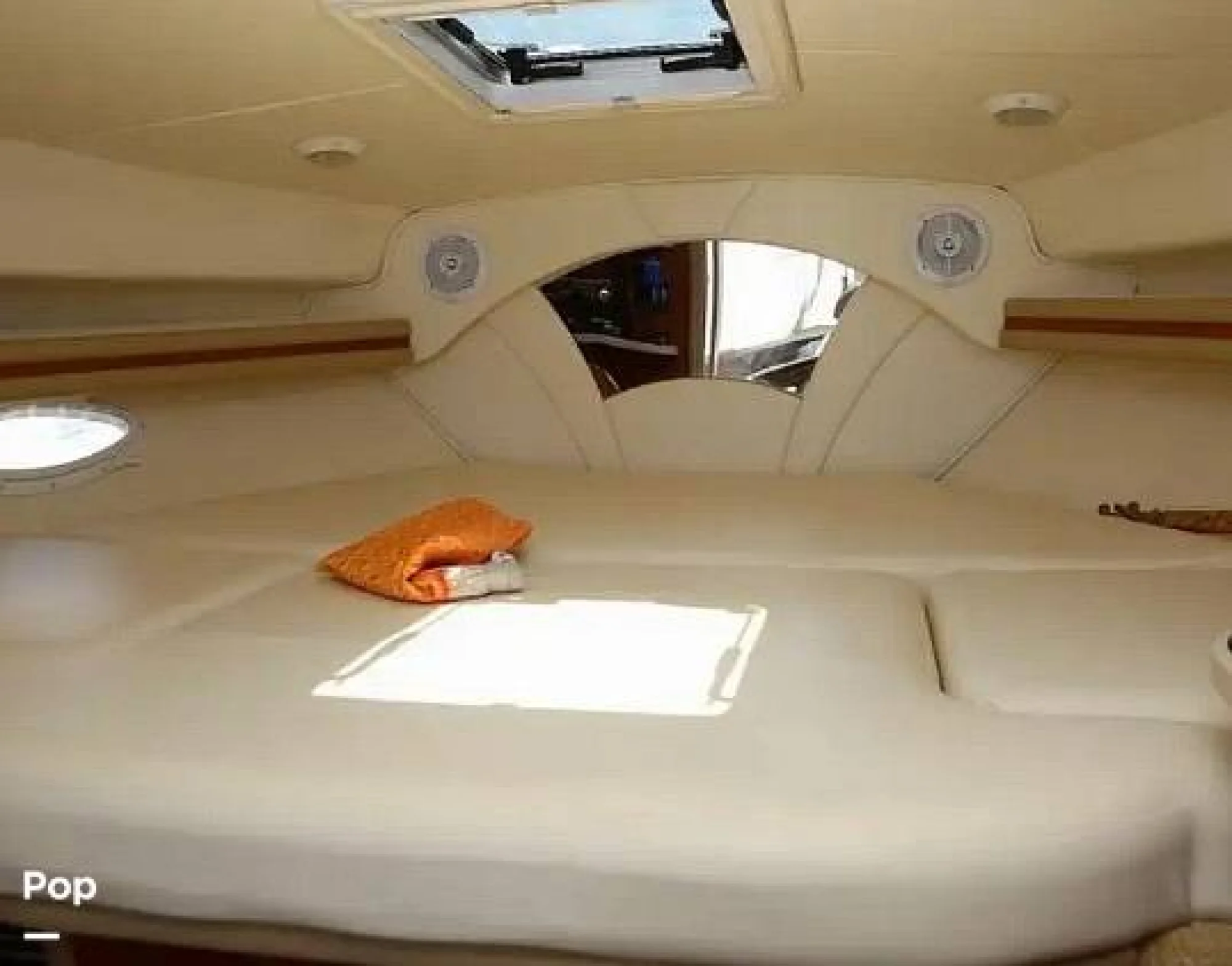 2003 Rinker 342 Fiesta Vee - Image 5