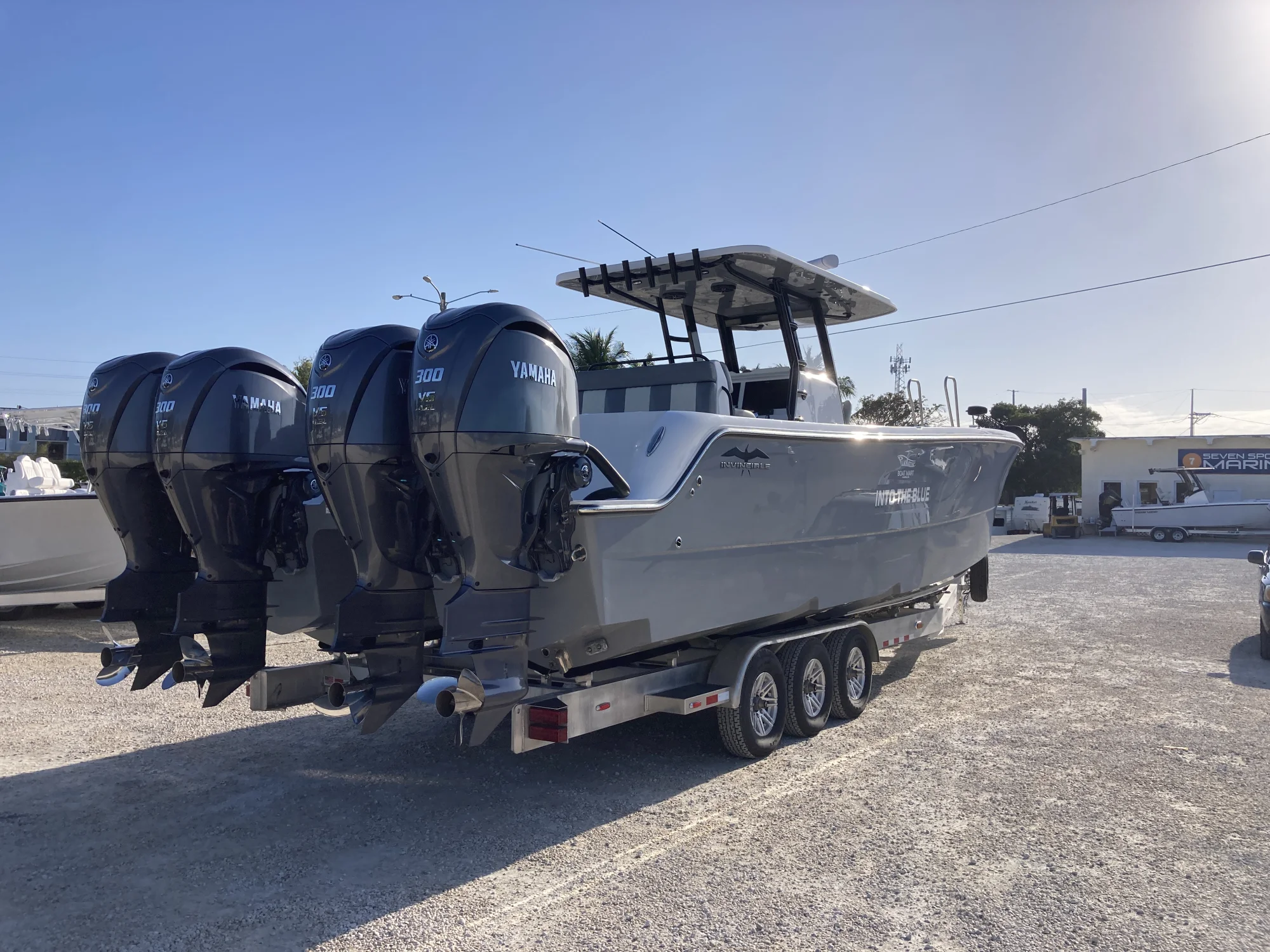 2025 Invincible Boats 35 CC - Image 2