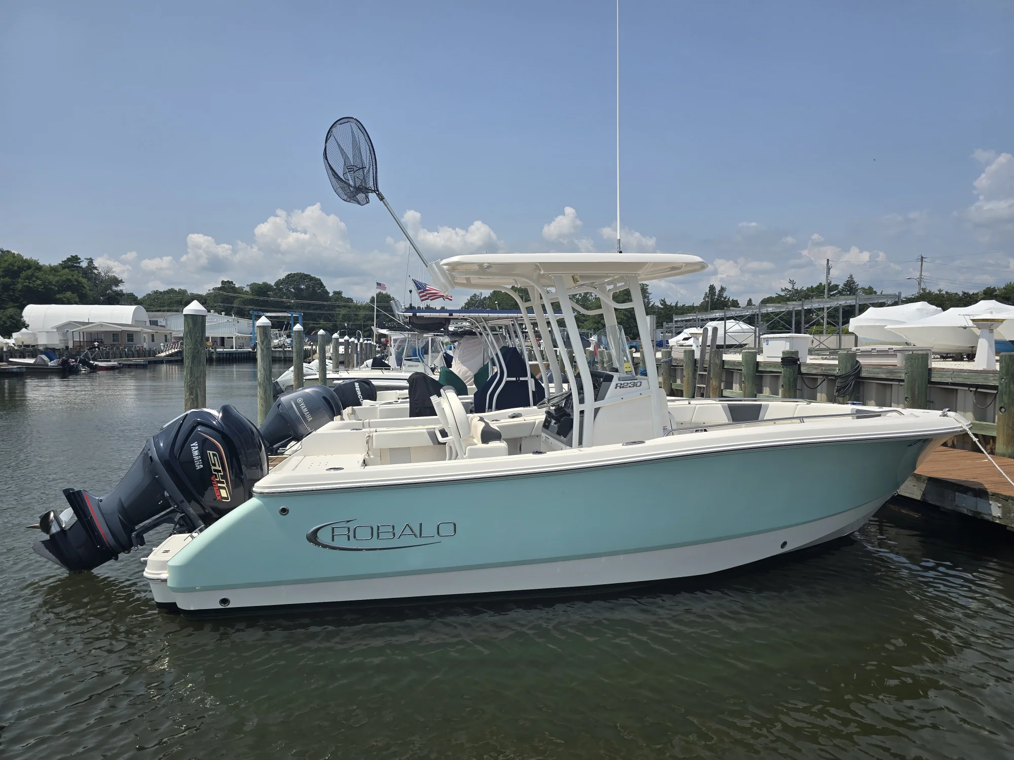 2022 23' Robalo R232 Center Console | 23ft - Image 2