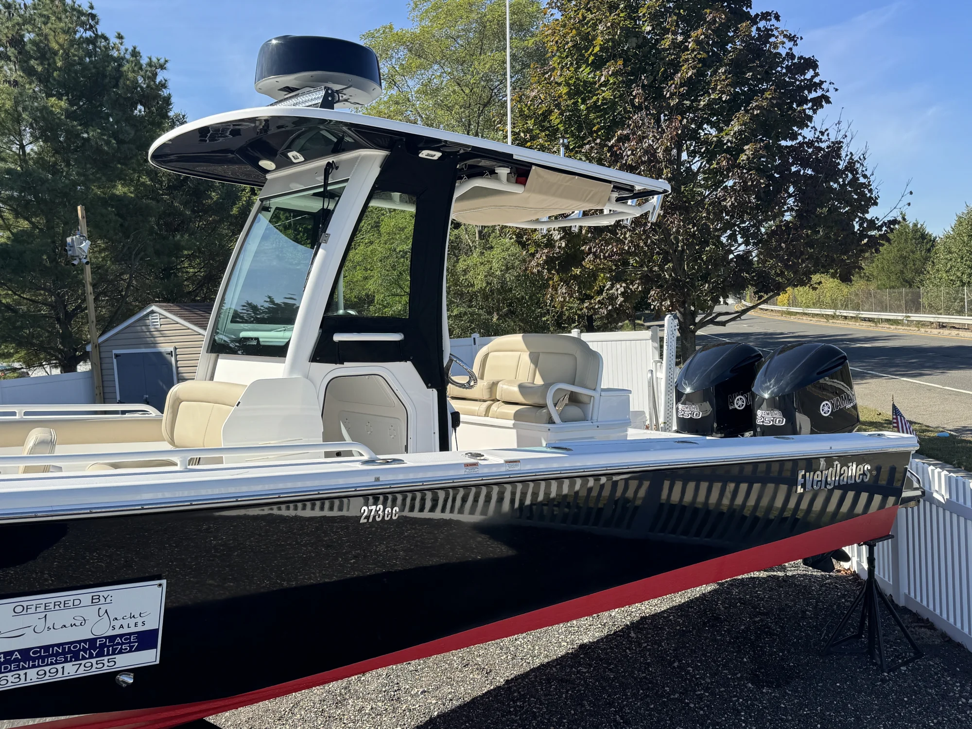 2019 Everglades 273CC - Image 4