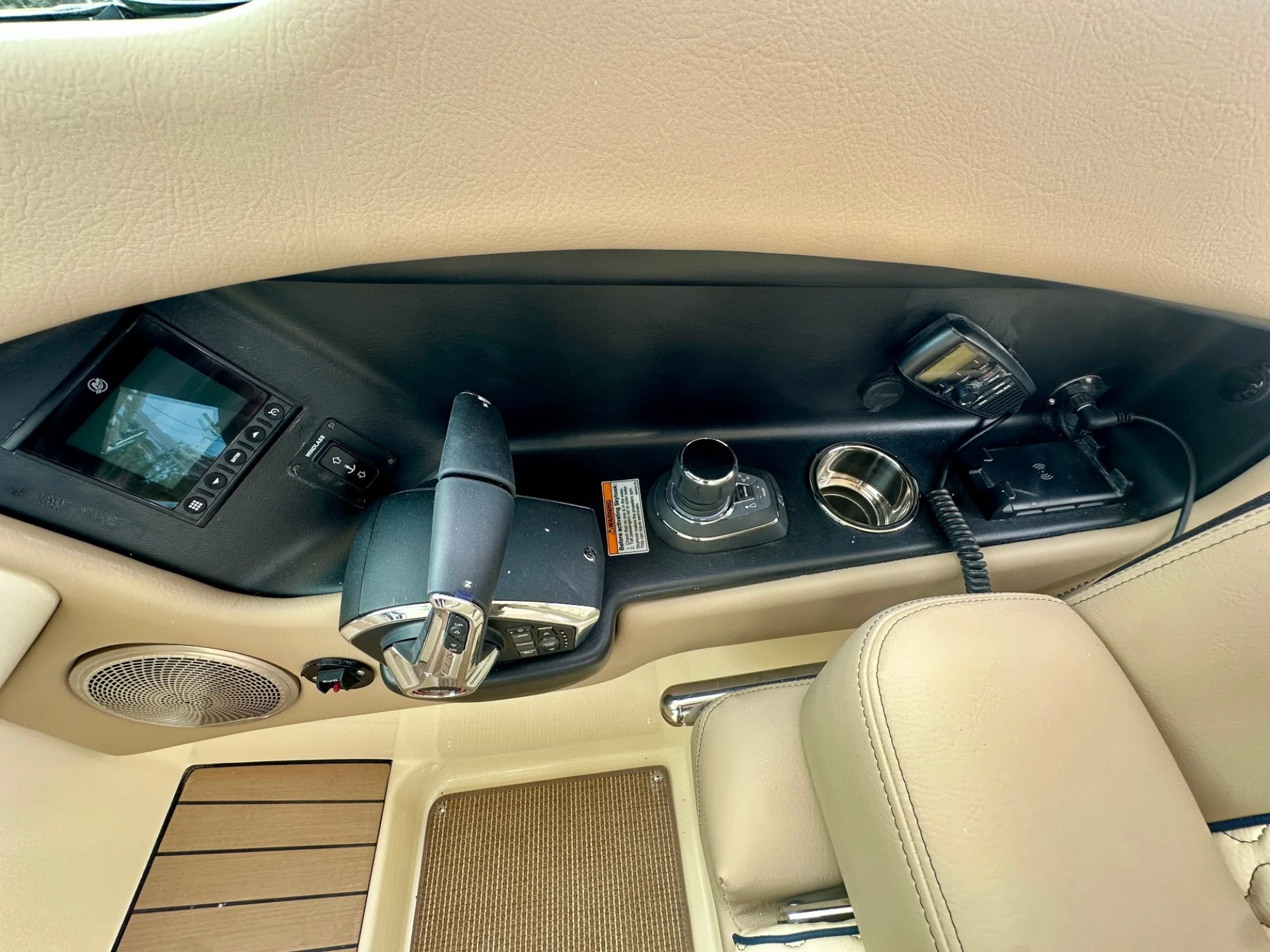 2025 Chris Craft Calypso 28 - Image 3