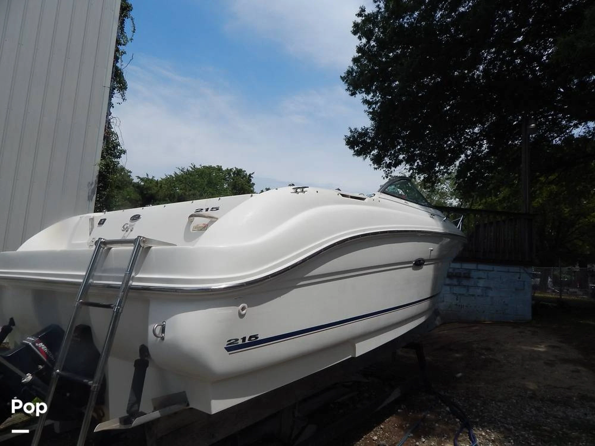 2004 Sea Ray 240 Sundeck - Image 2